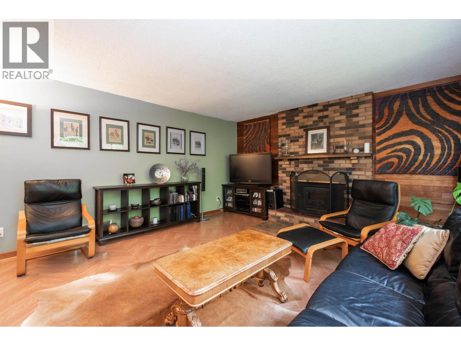 Photo 4 of 3875 Regent Avenue, North Vancouver BC