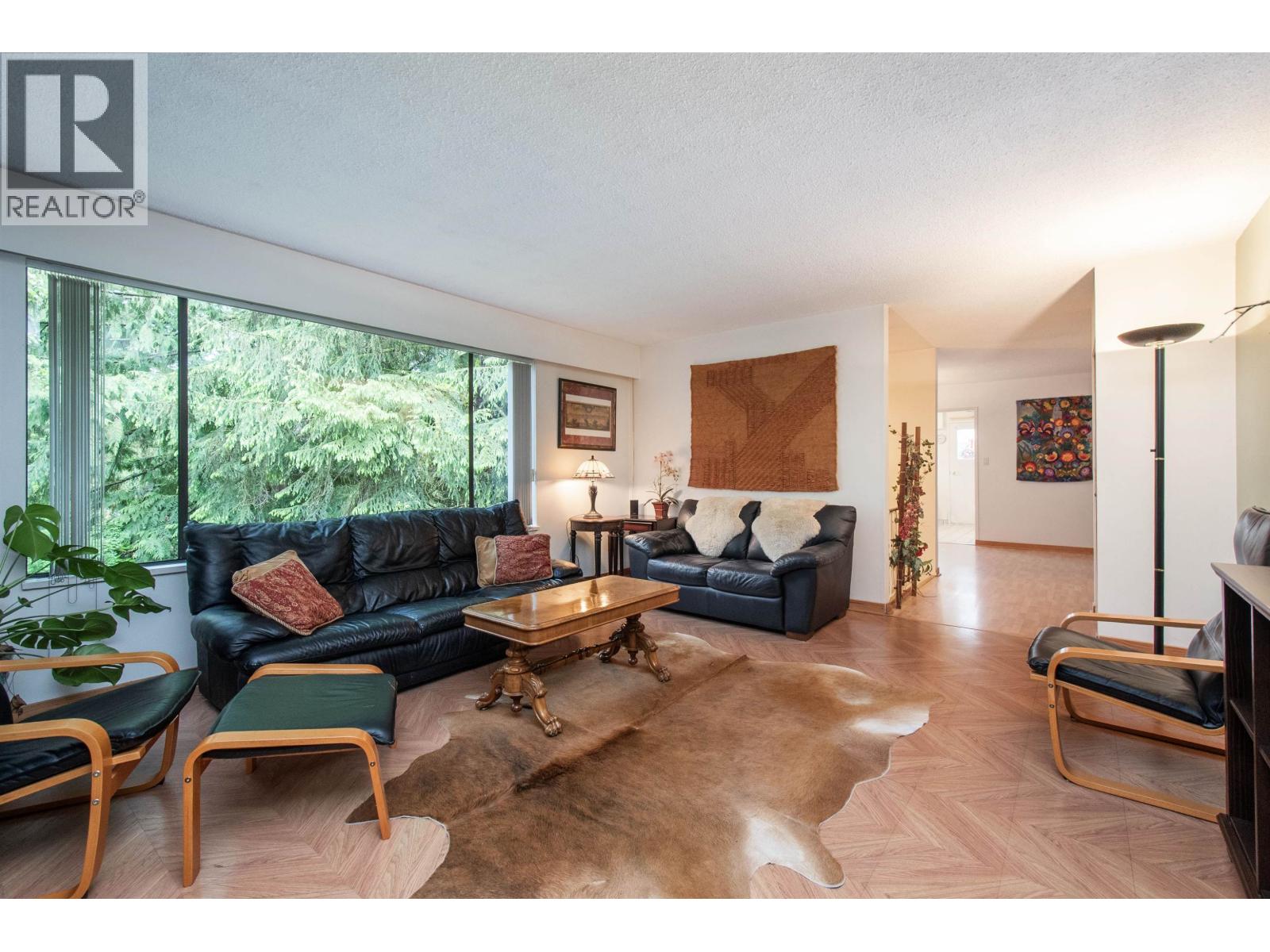 Photo 5 of 3875 Regent Avenue, North Vancouver BC