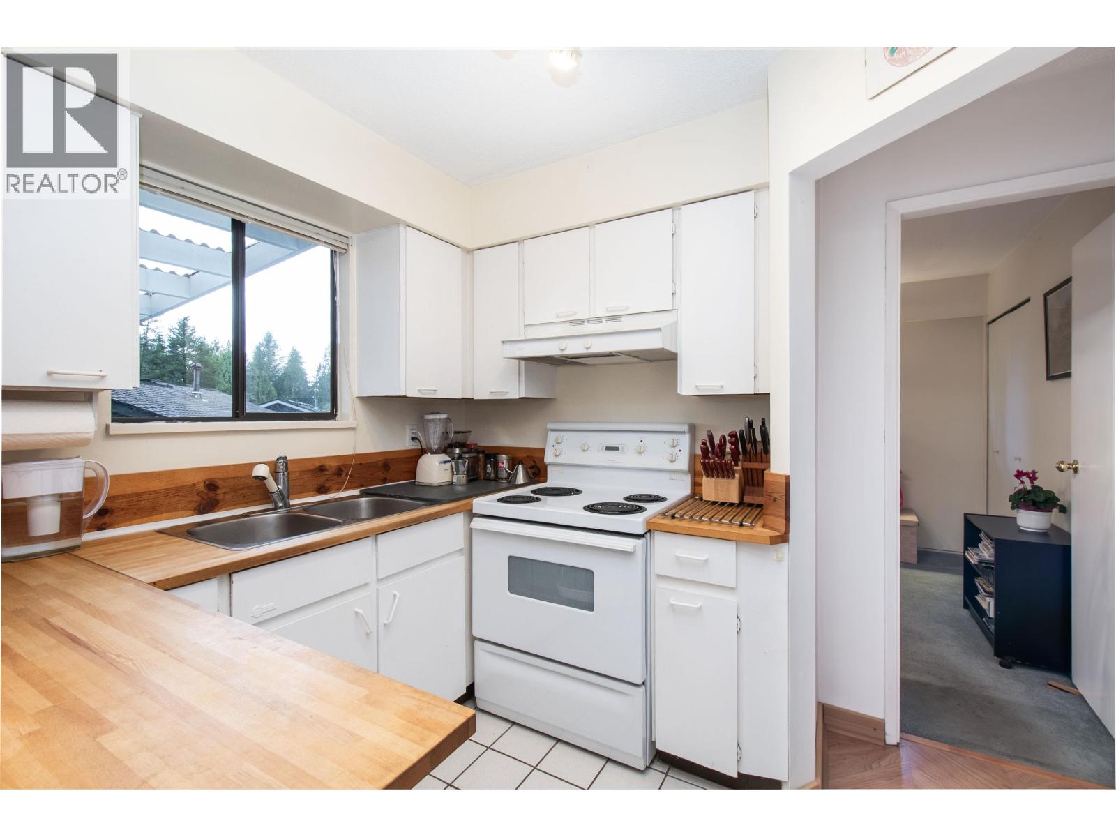 Photo 9 of 3875 Regent Avenue, North Vancouver BC