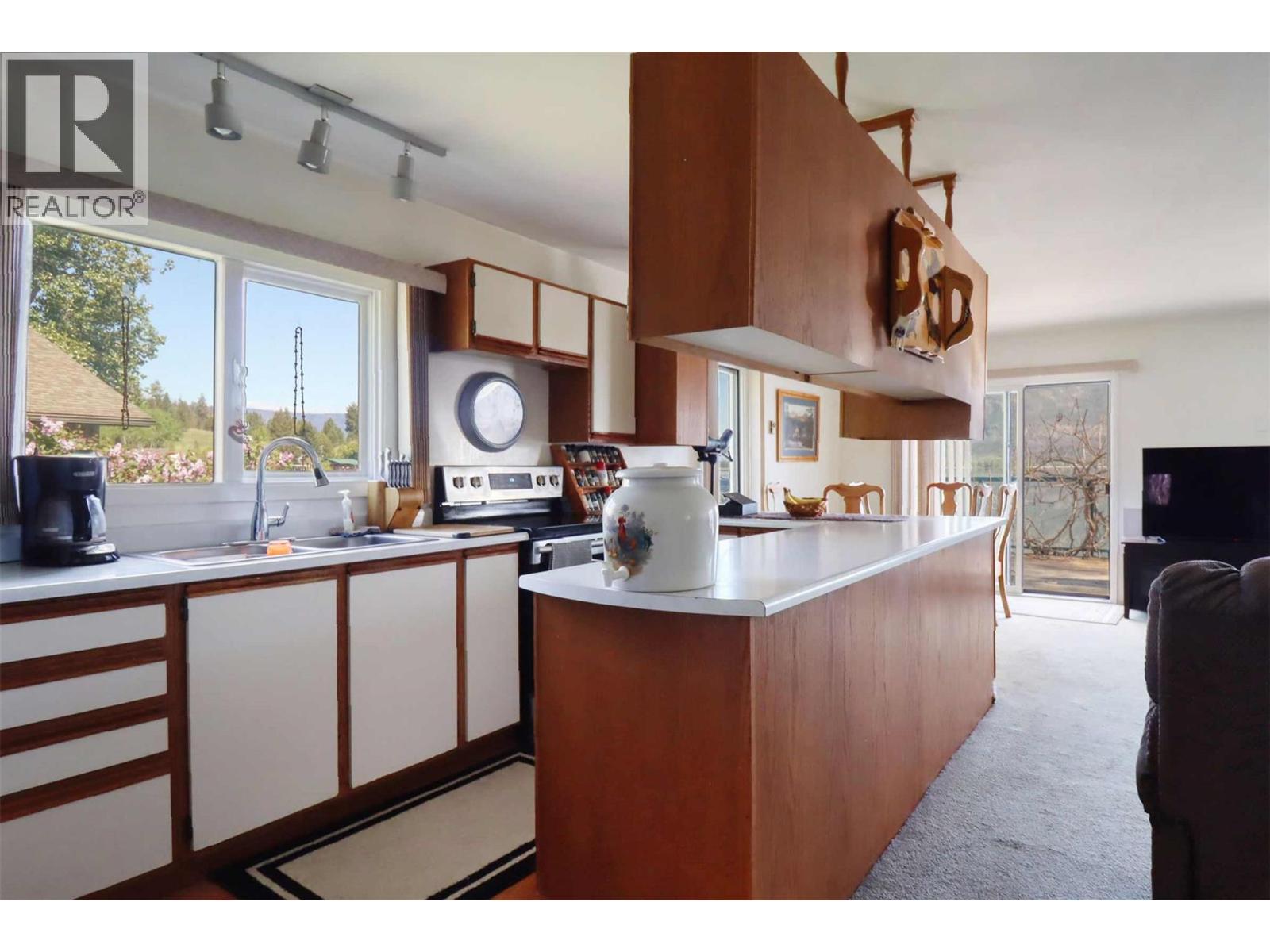 1085 Little Shuswap Lake Road, Chase