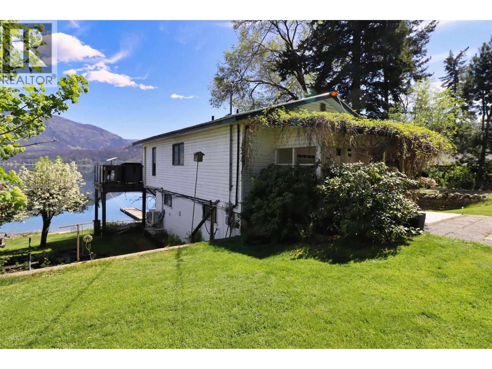 1085 Little Shuswap Lake Road, Chase