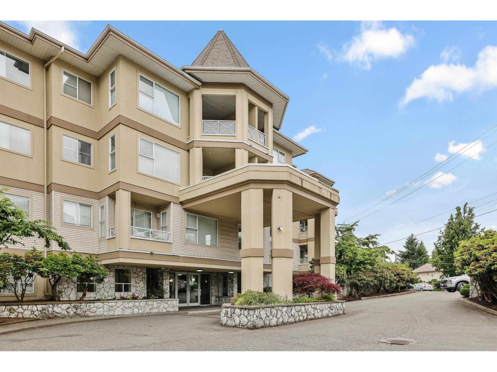 Photo 1 of 307 20120 56 Avenue, Langley BC