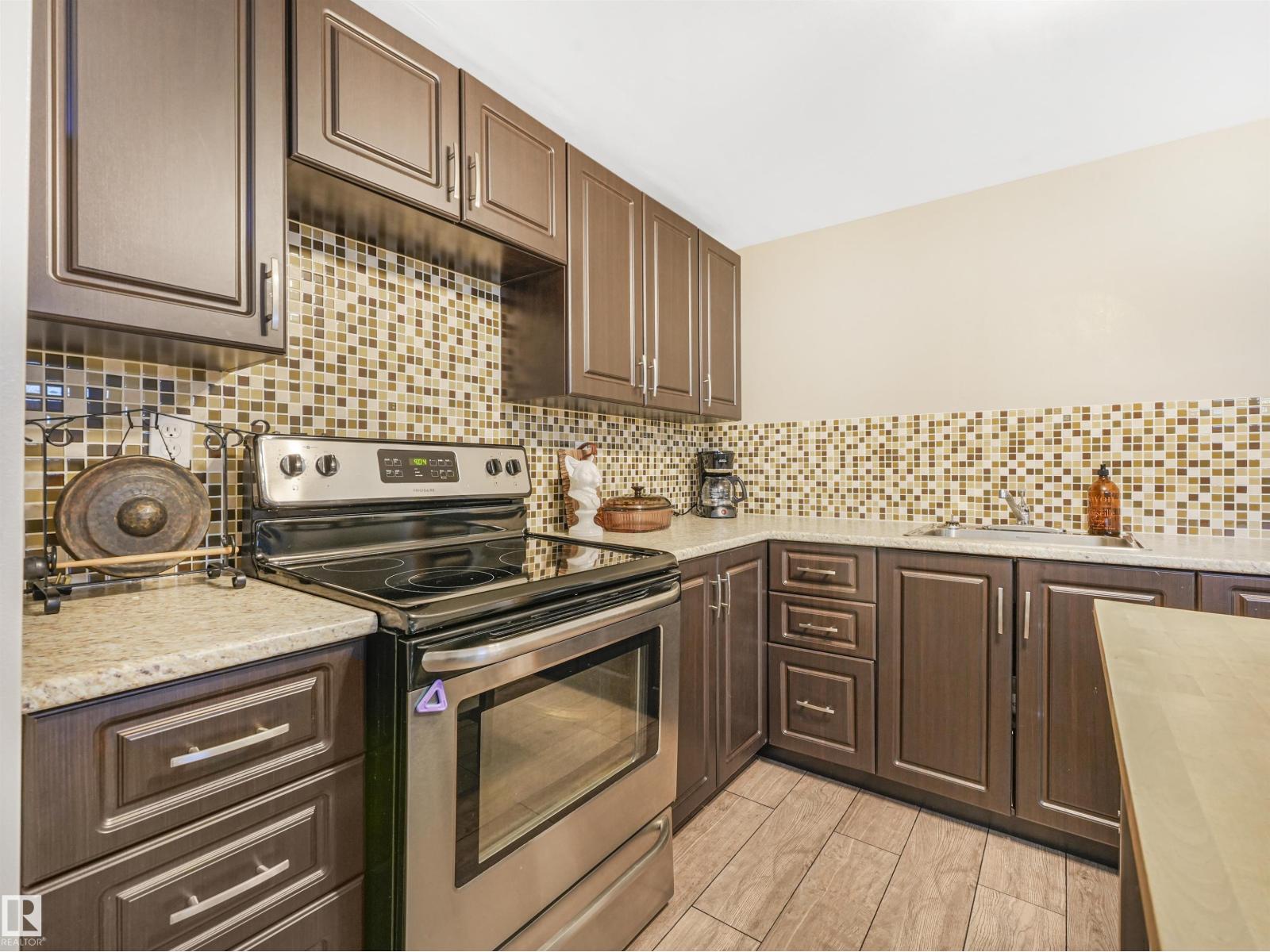 Photo 40 of 9573 83 St Nw, Edmonton AB