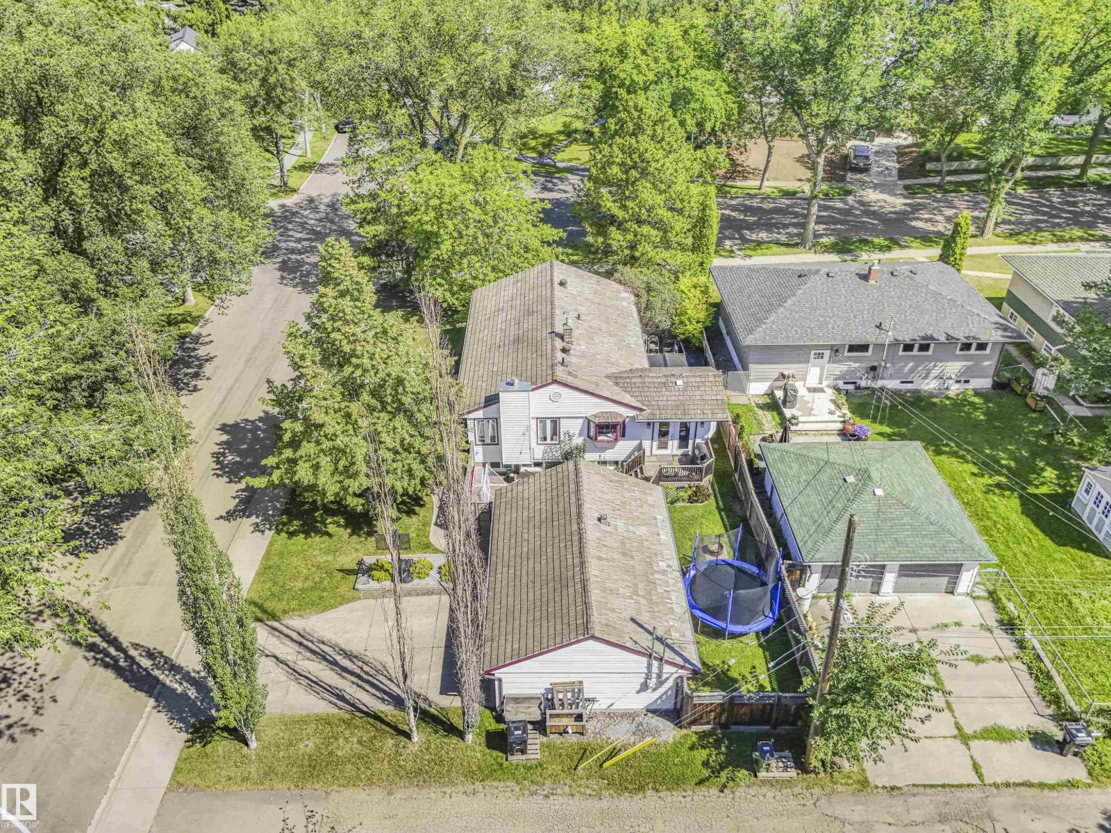 Photo 5 of 9573 83 St Nw, Edmonton AB