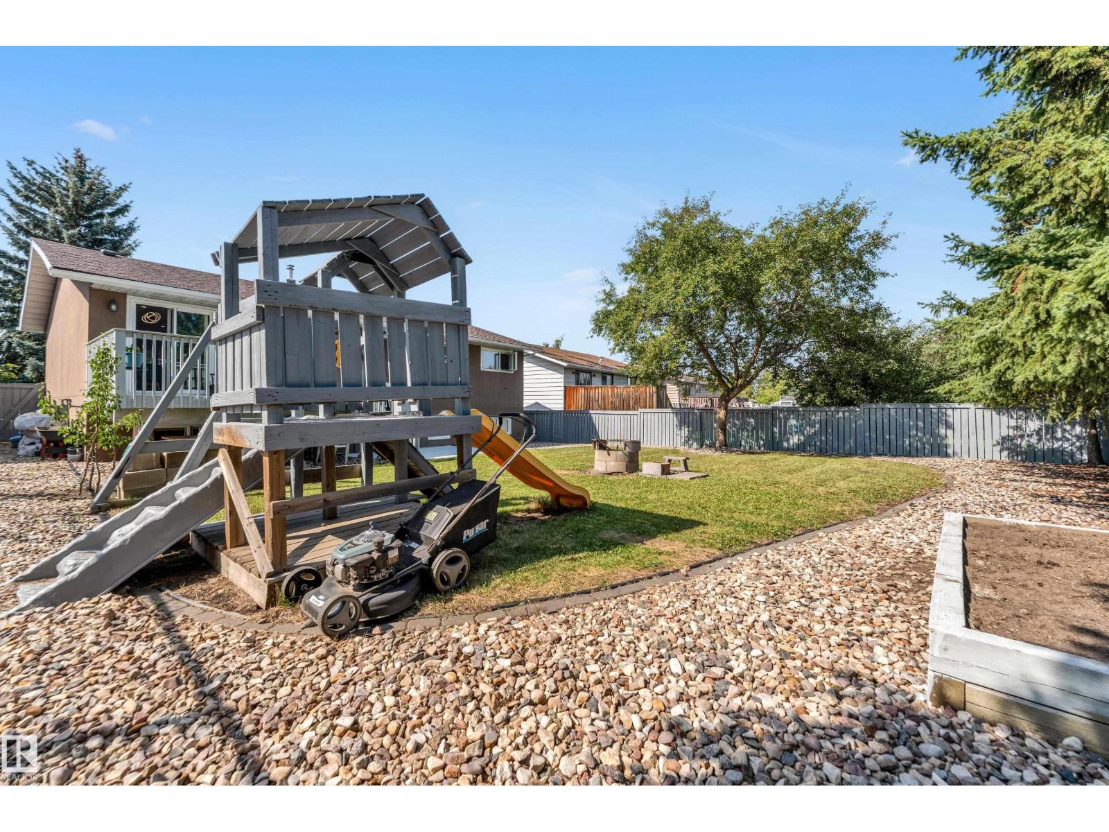 Photo 12 of 3923 67 St Nw, Edmonton AB