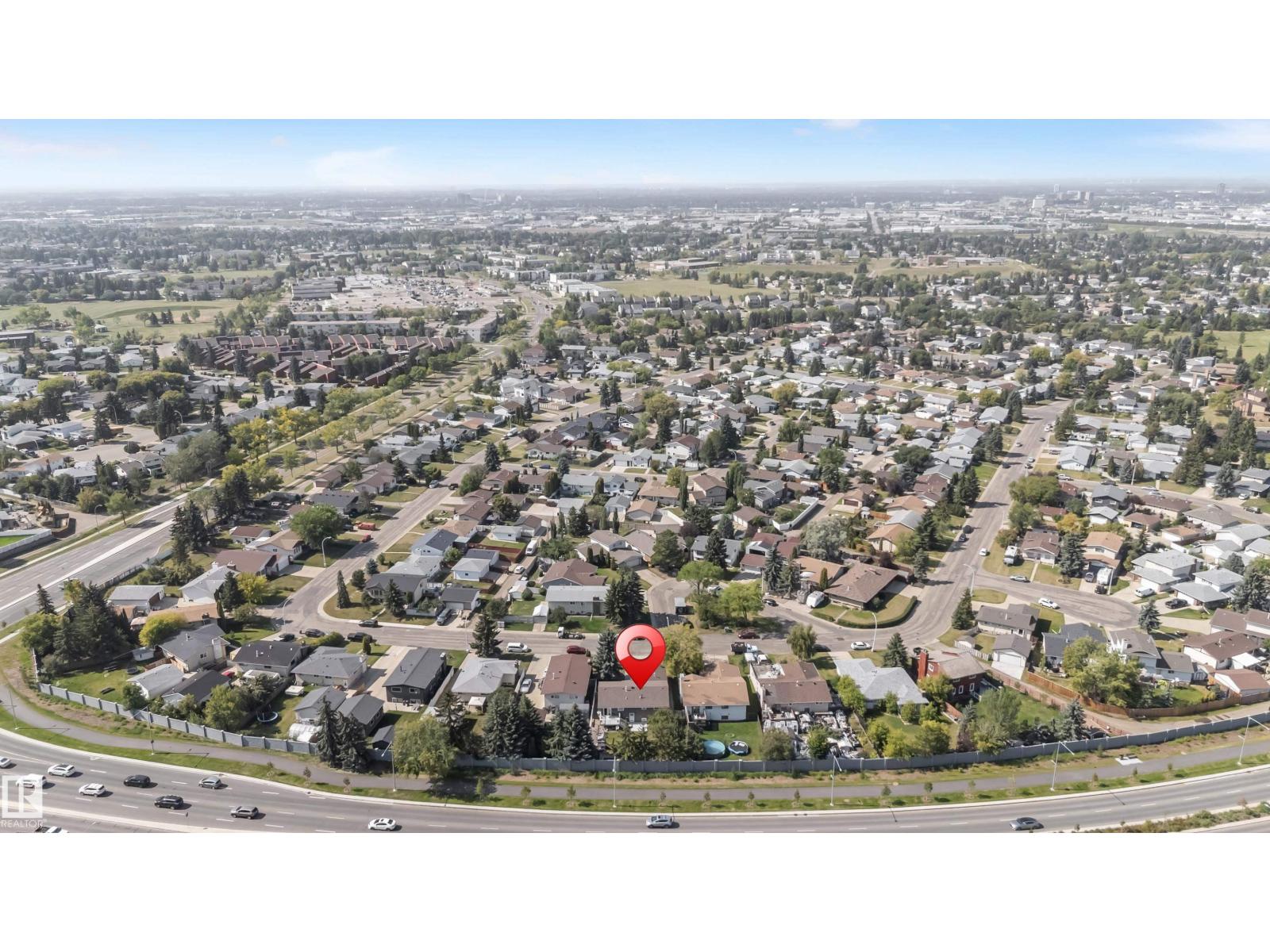 Photo 17 of 3923 67 St Nw, Edmonton AB