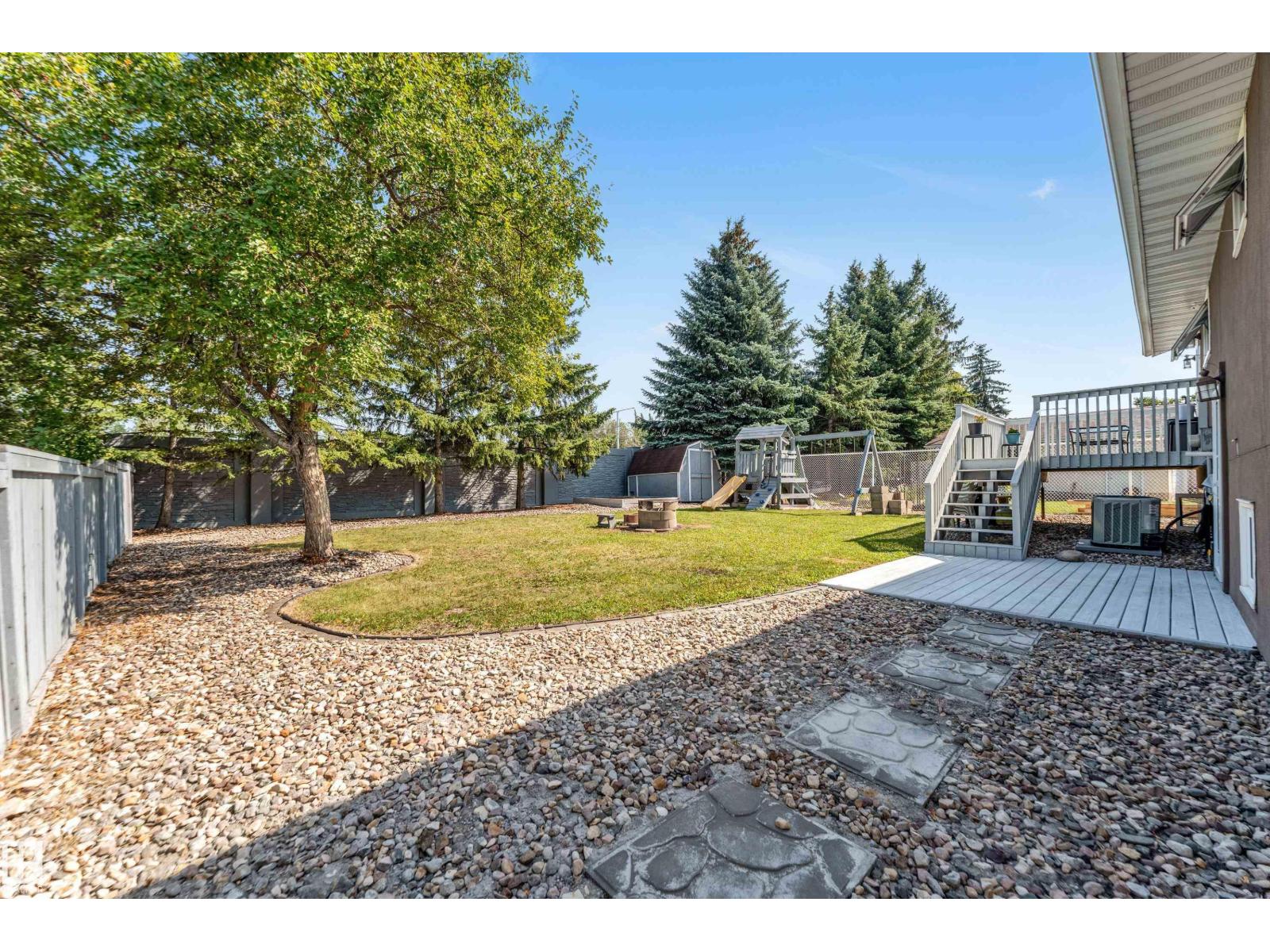 Photo 10 of 3923 67 St Nw, Edmonton AB
