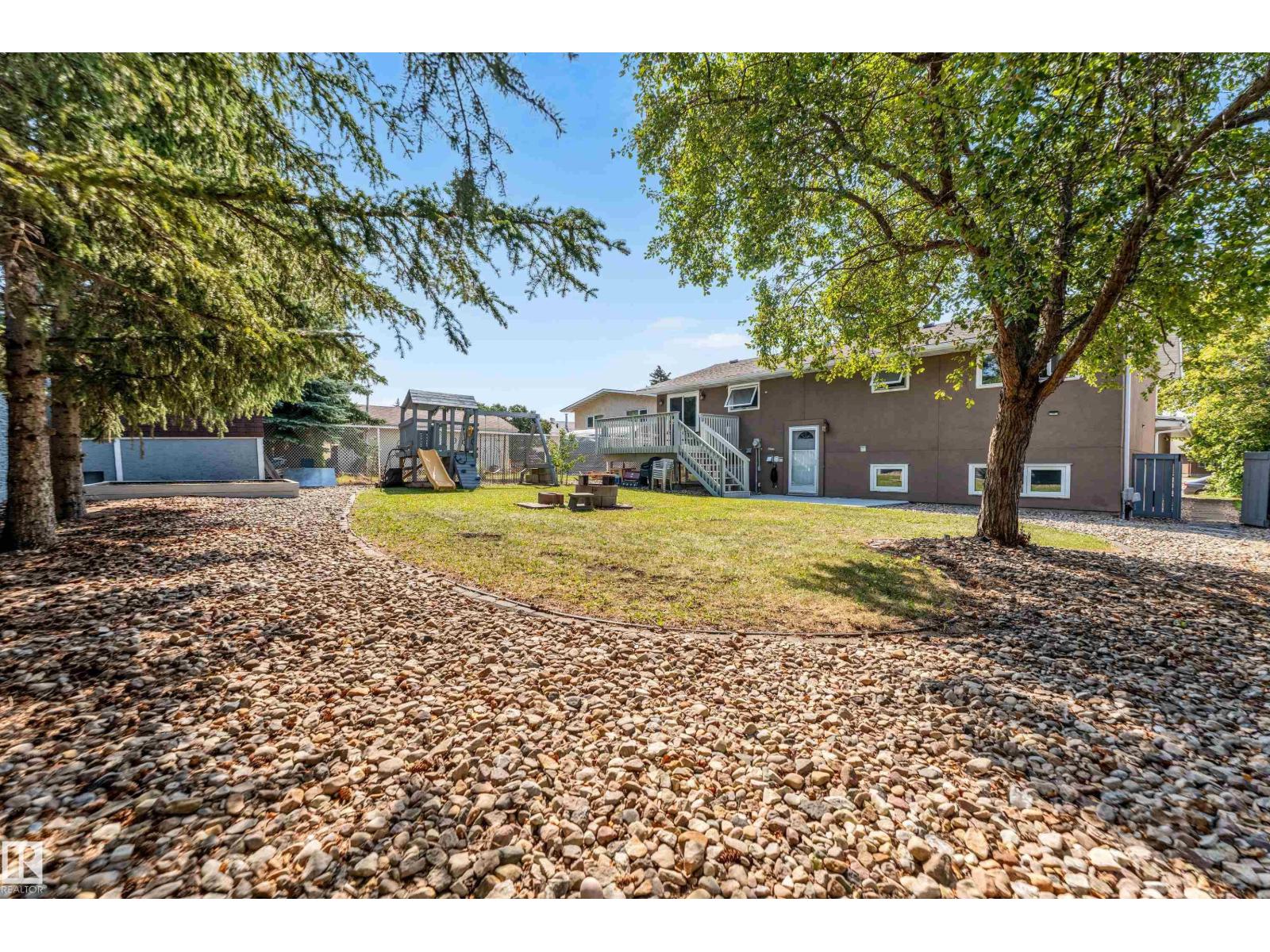 Photo 11 of 3923 67 St Nw, Edmonton AB