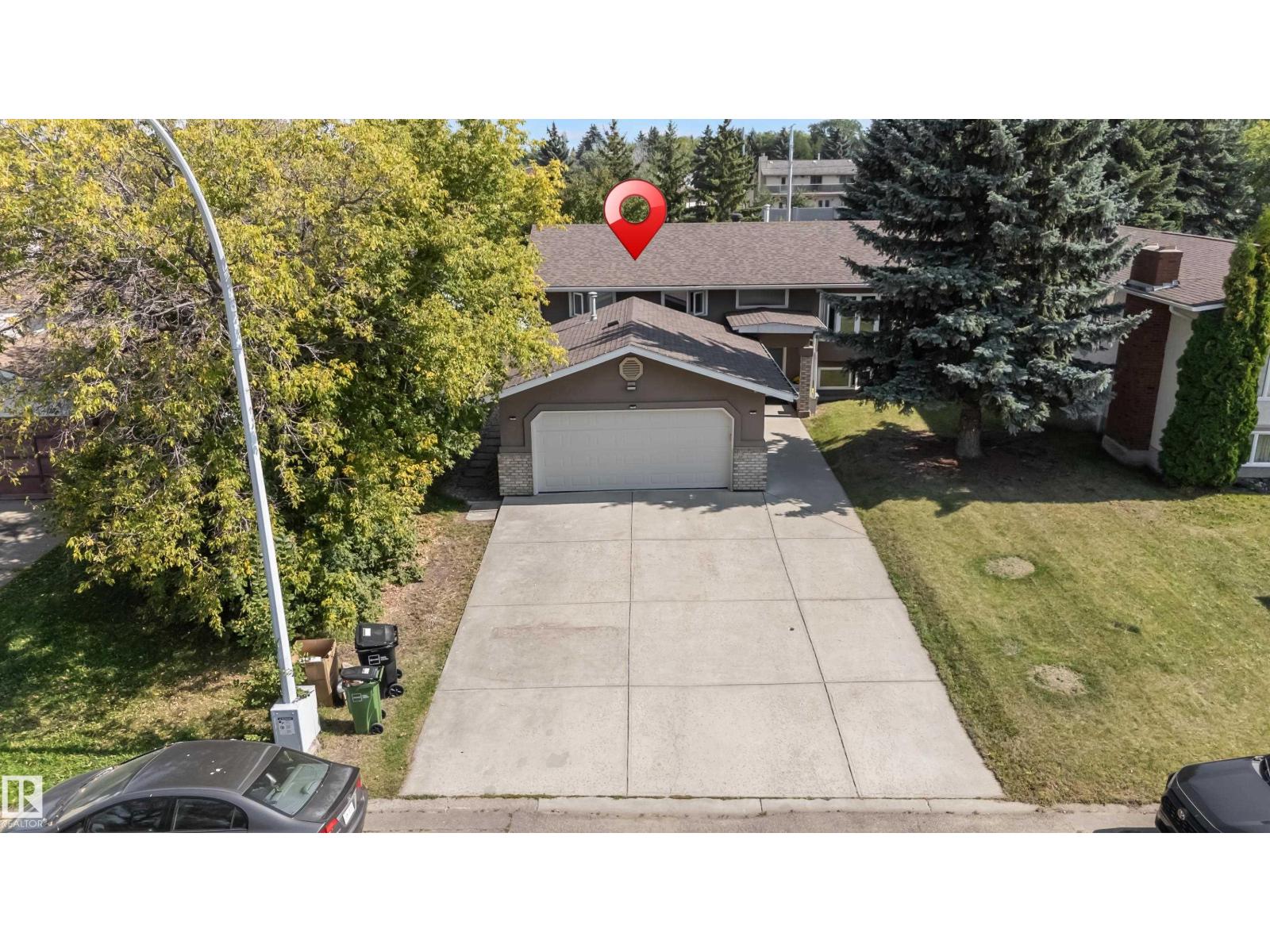 Photo 13 of 3923 67 St Nw, Edmonton AB