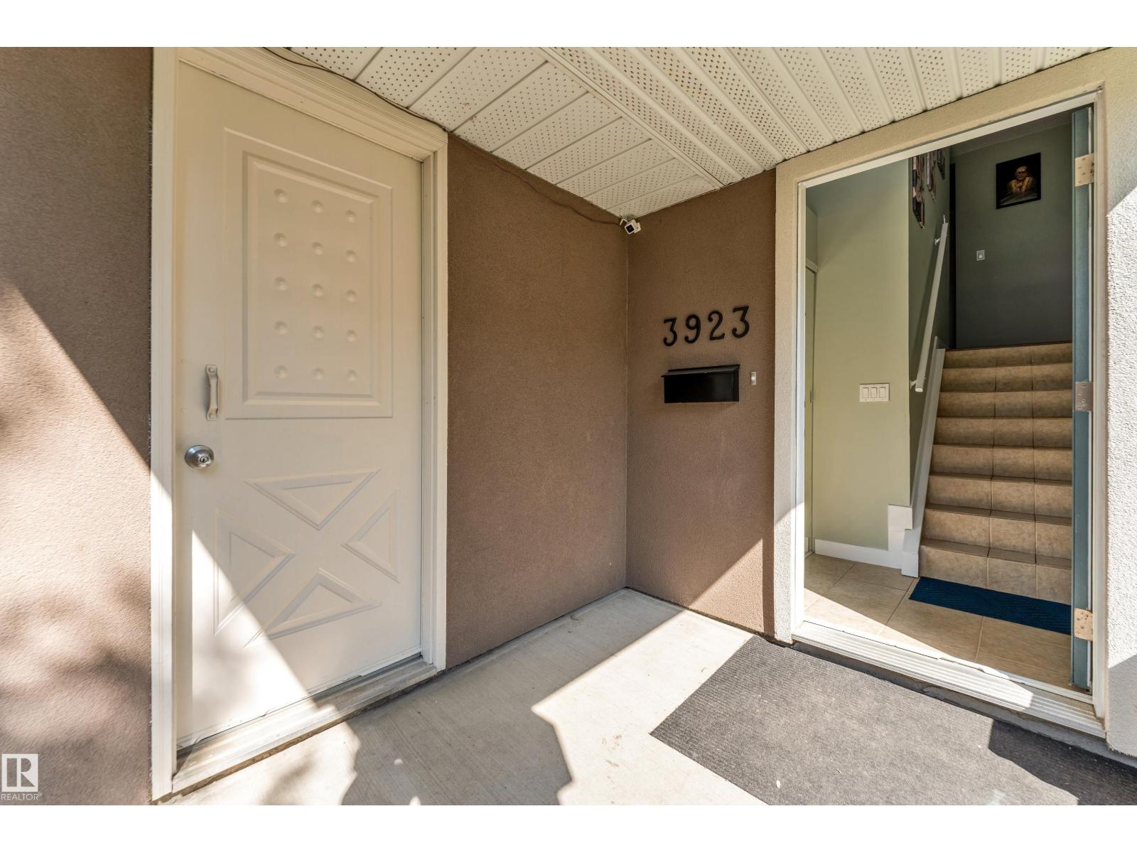 Photo 4 of 3923 67 St Nw, Edmonton AB