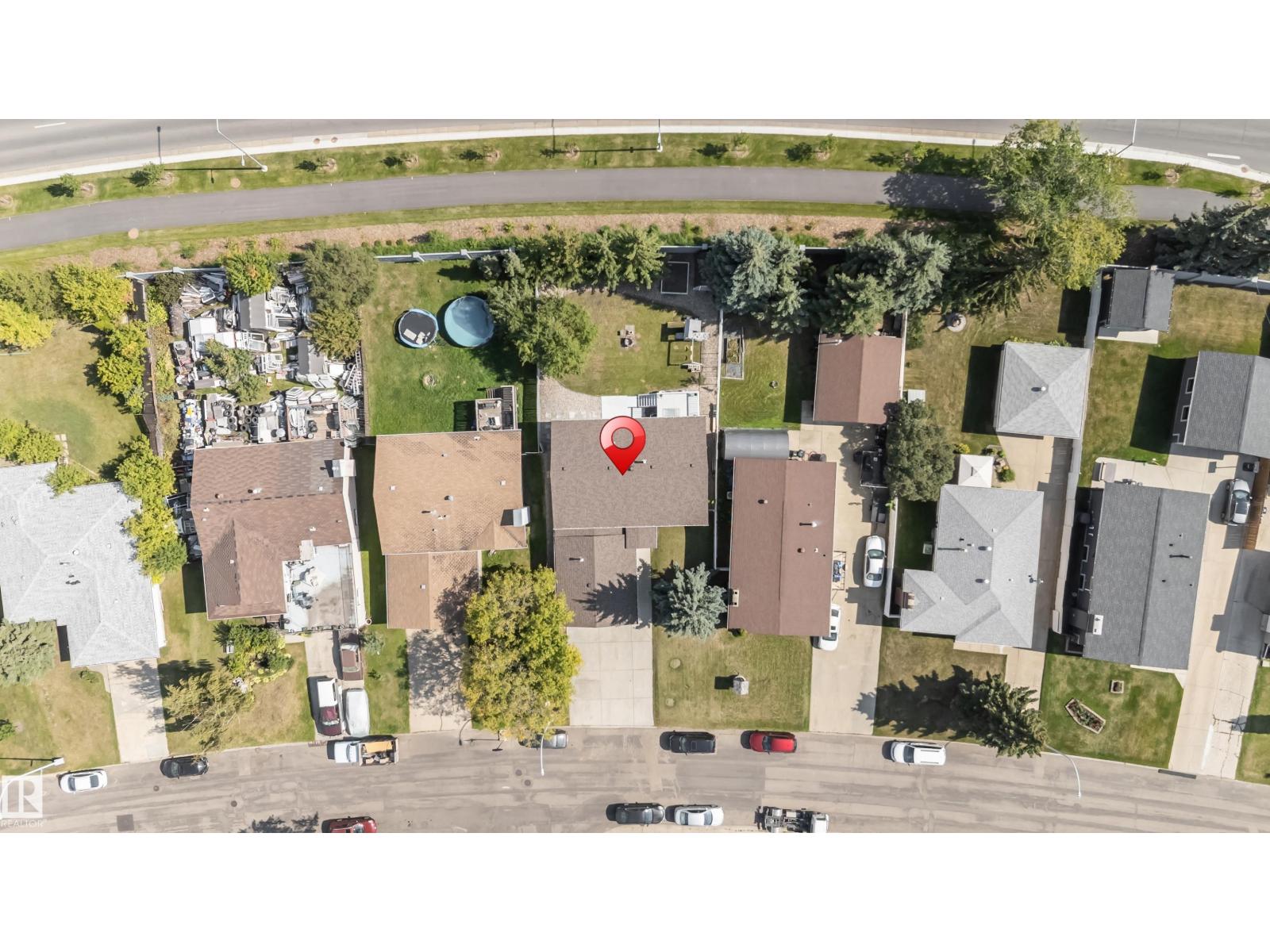Photo 15 of 3923 67 St Nw, Edmonton AB