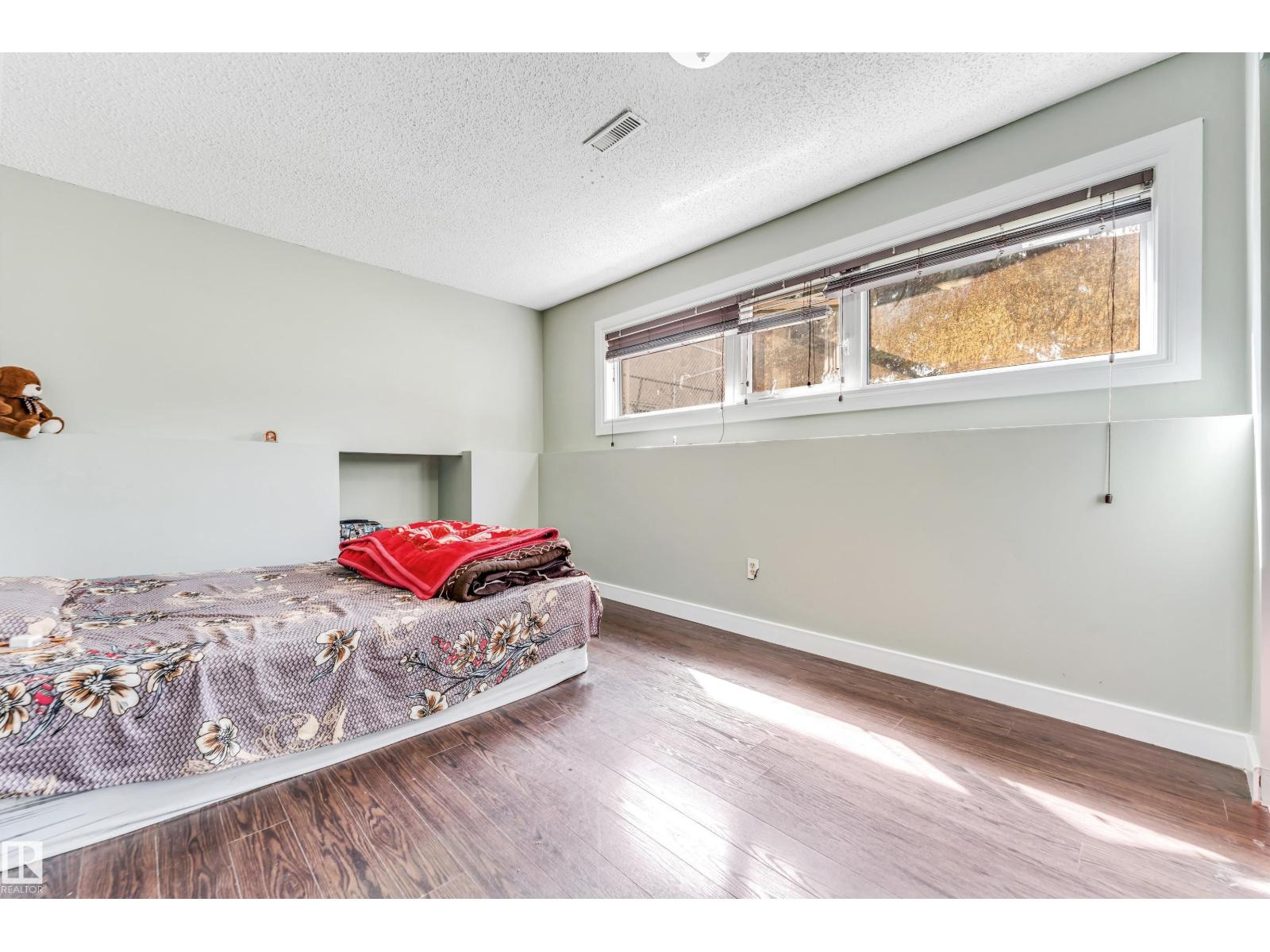 Photo 52 of 3923 67 St Nw, Edmonton AB