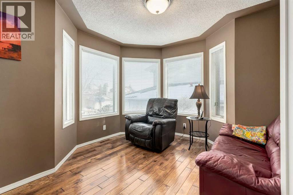 Photo 29 of 82 Hawkdale Circle Nw, Calgary AB