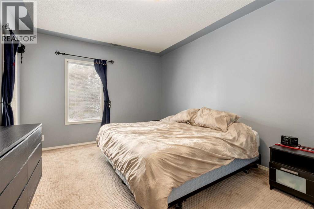 Photo 43 of 82 Hawkdale Circle Nw, Calgary AB