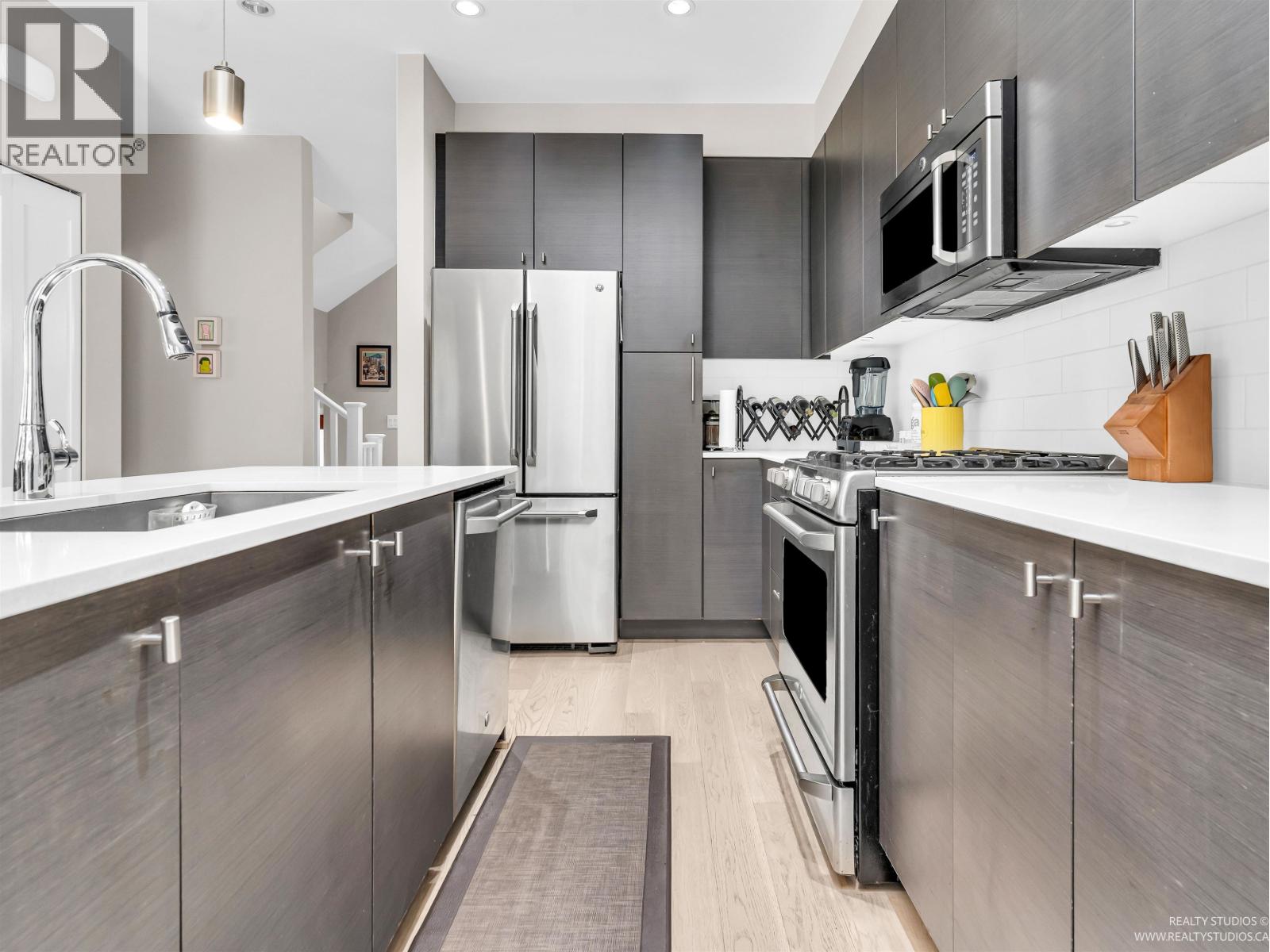 6 238 CAMATA STREET, New Westminster