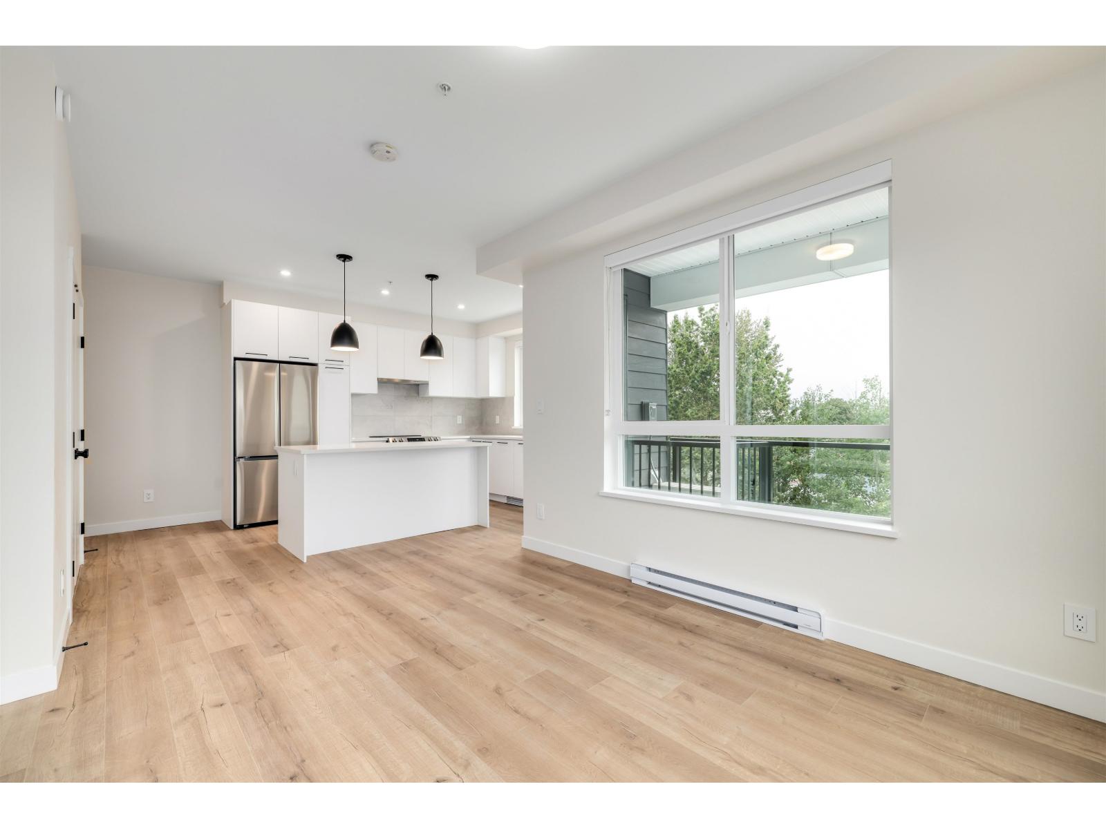 Photo 3 of 522 8117 200 A Street, Langley BC