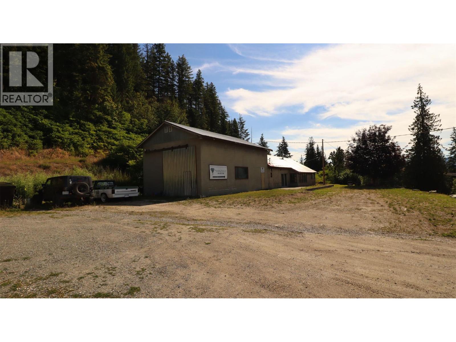 5795 Squilax-Anglemont Road, Celista