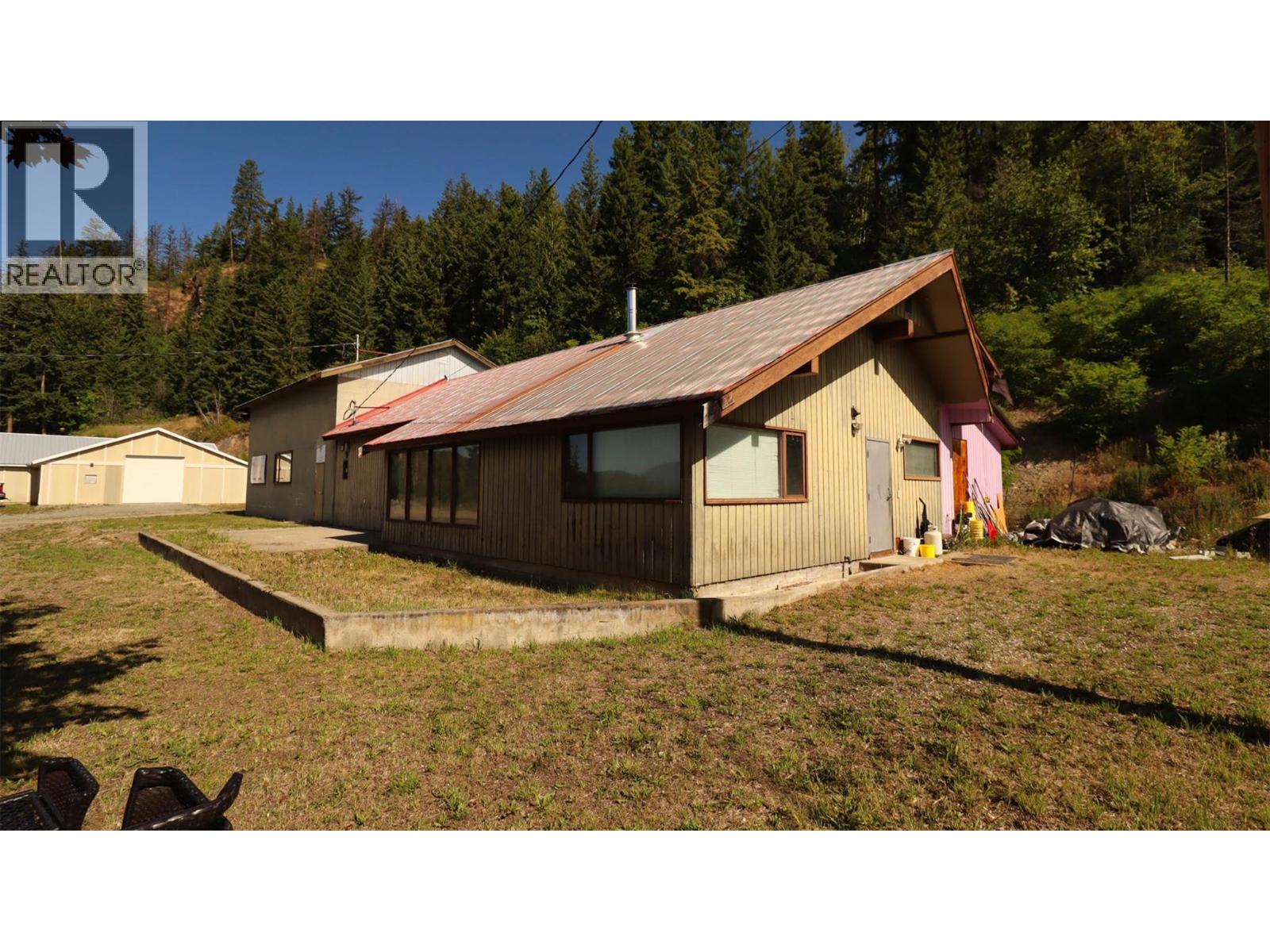 5795 Squilax-Anglemont Road, Celista