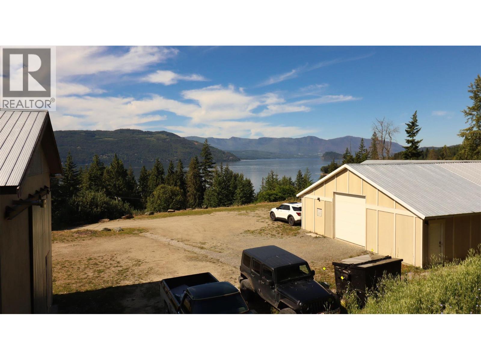 5795 Squilax-Anglemont Road, Celista