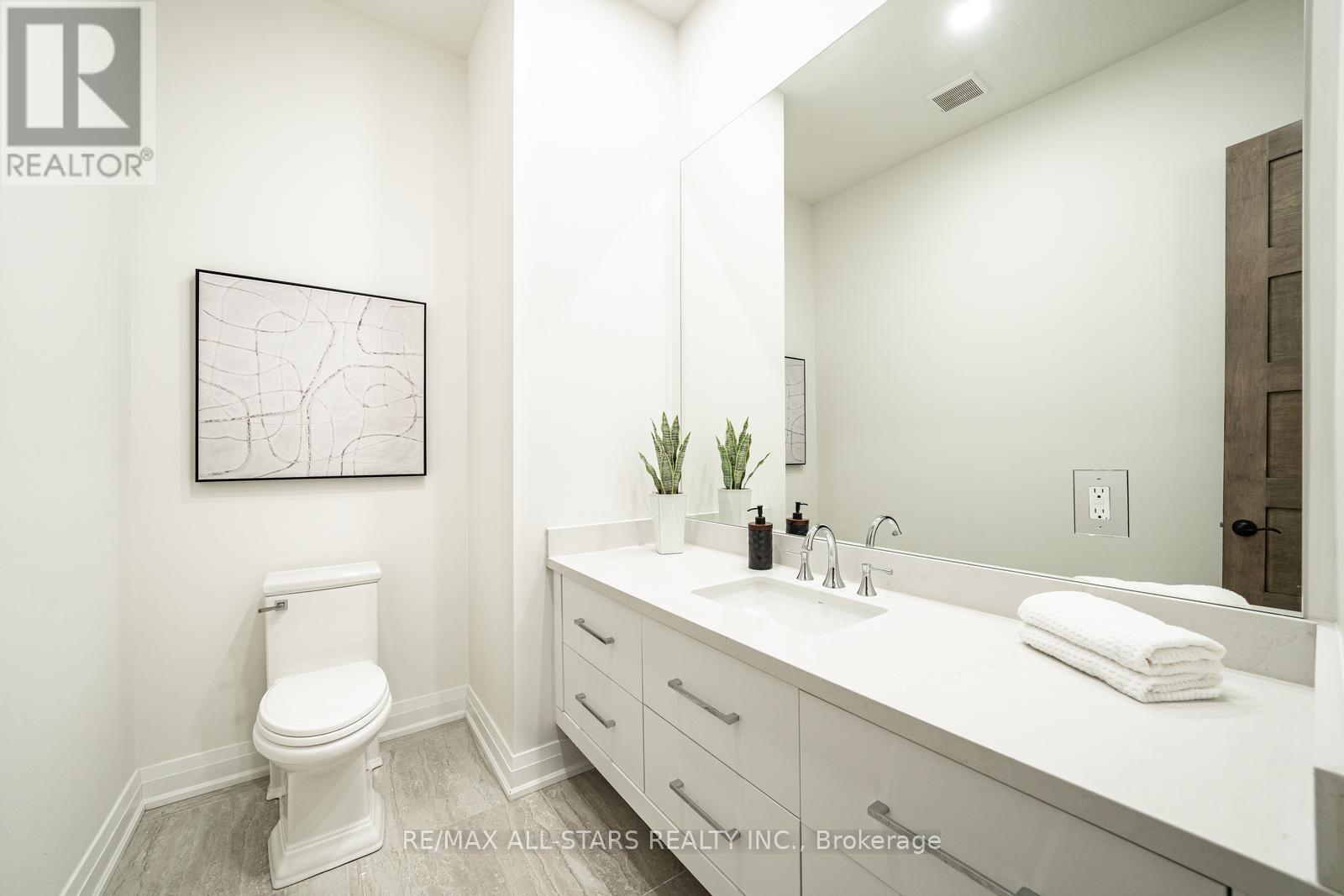 Photo 14 of 72 Grayfield Drive, Whitchurchstouffville ON