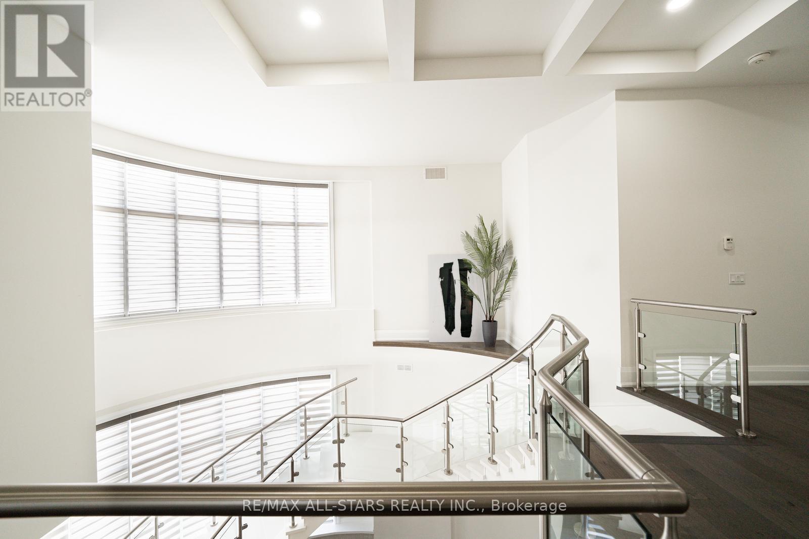 Photo 22 of 72 Grayfield Drive, Whitchurchstouffville ON