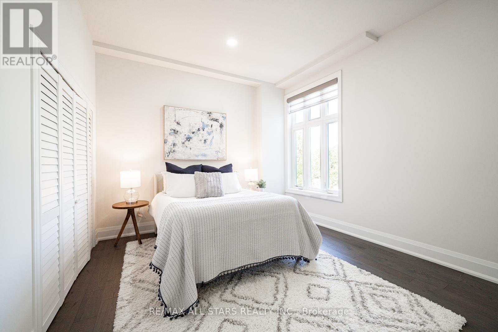 Photo 26 of 72 Grayfield Drive, Whitchurchstouffville ON