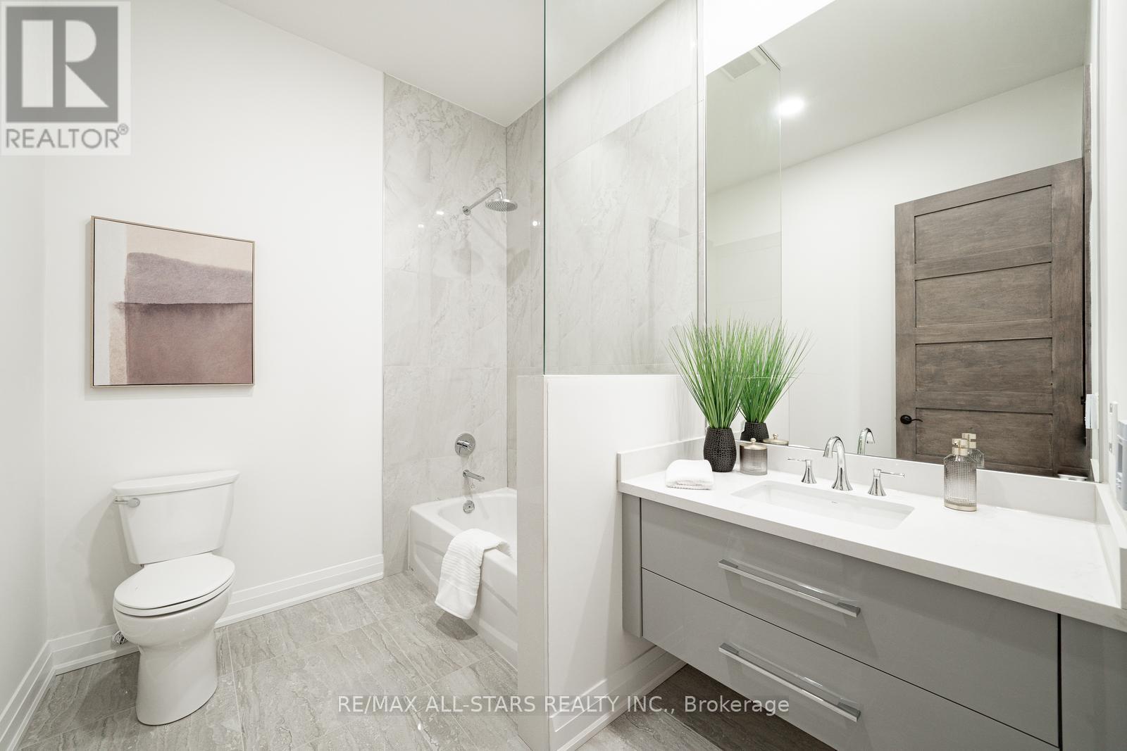 Photo 27 of 72 Grayfield Drive, Whitchurchstouffville ON
