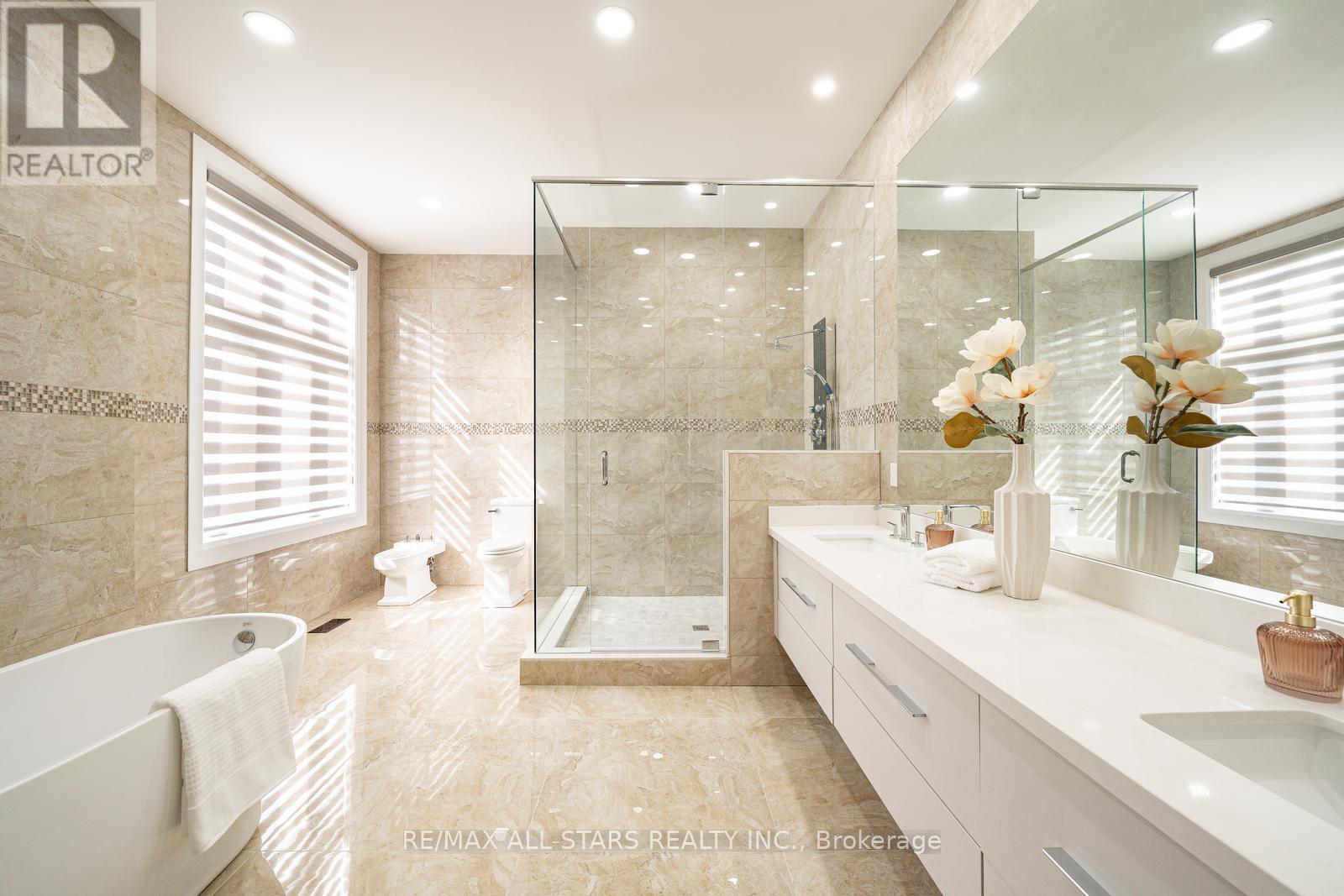 Photo 34 of 72 Grayfield Drive, Whitchurchstouffville ON