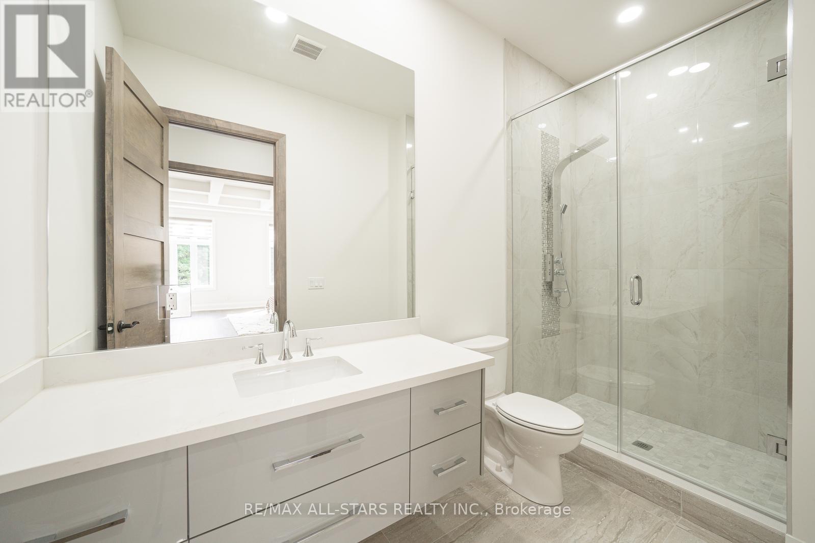 Photo 38 of 72 Grayfield Drive, Whitchurchstouffville ON