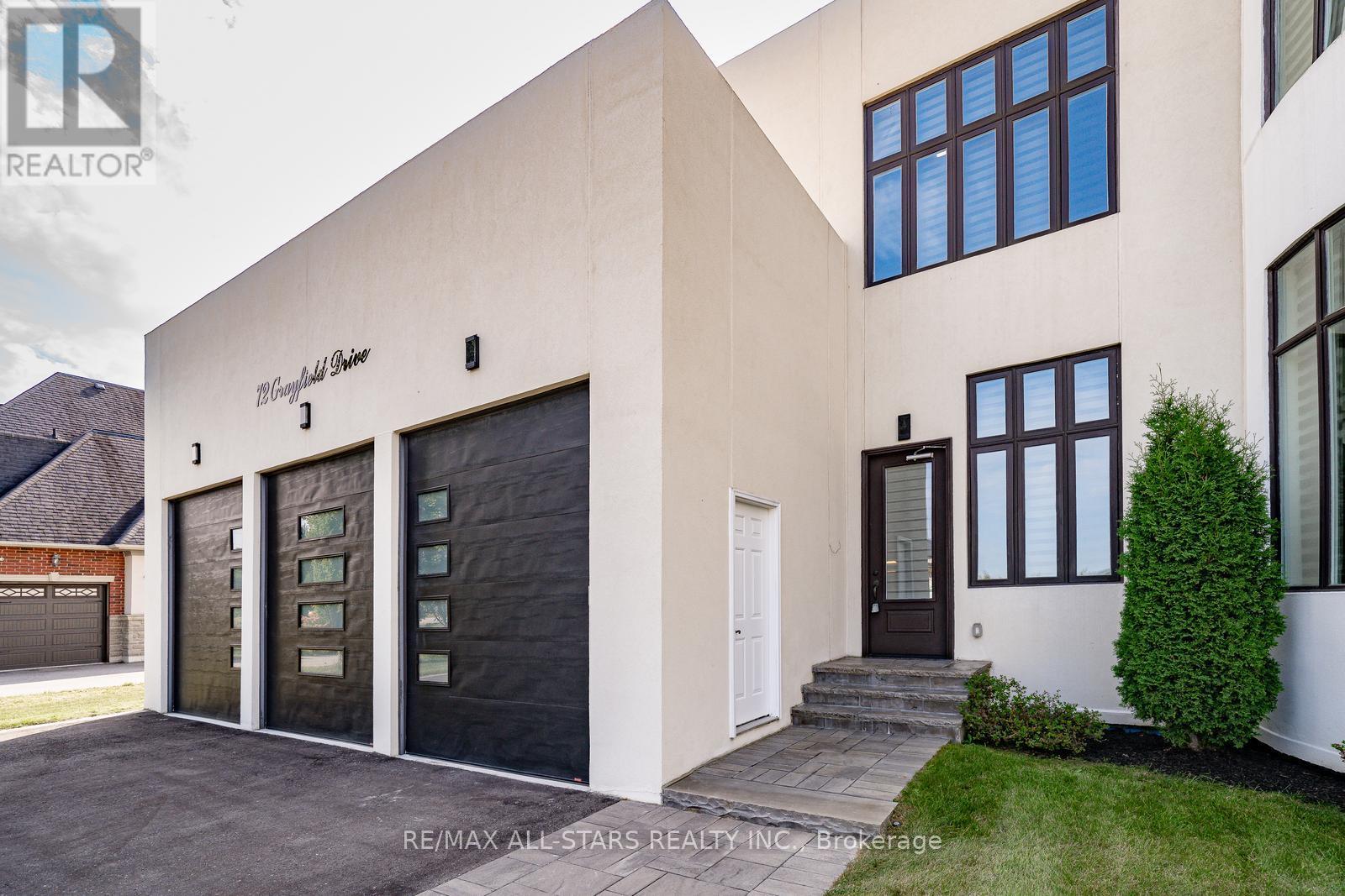 Photo 4 of 72 Grayfield Drive, Whitchurchstouffville ON