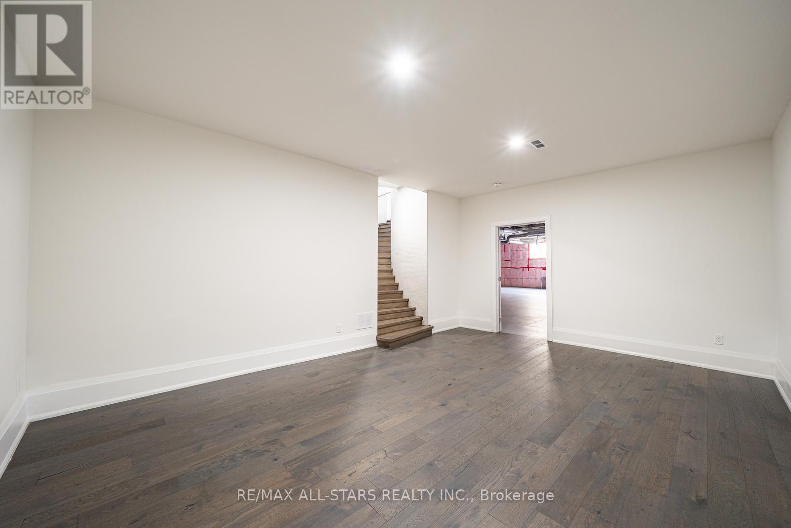 Photo 40 of 72 Grayfield Drive, Whitchurchstouffville ON