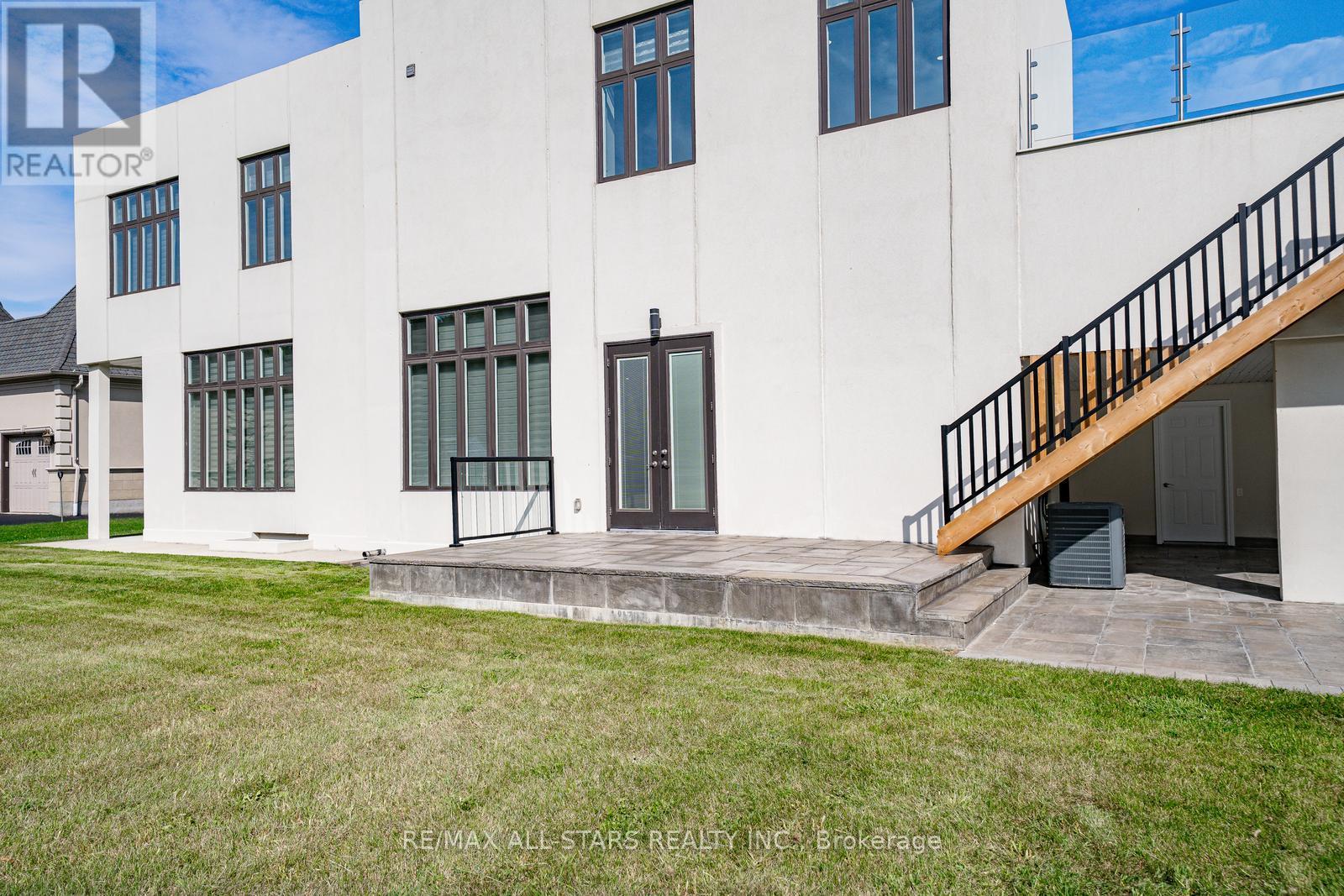Photo 48 of 72 Grayfield Drive, Whitchurchstouffville ON