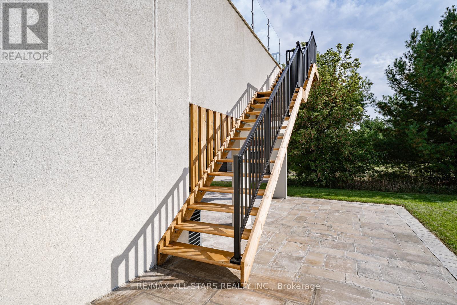 Photo 49 of 72 Grayfield Drive, Whitchurchstouffville ON