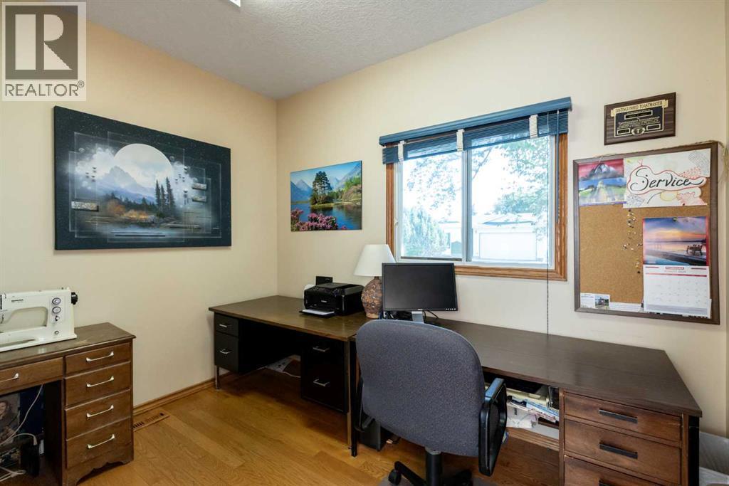 Photo 7 of 128 Norby Crescent, Red Deer AB