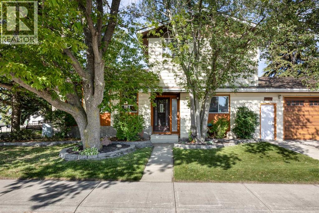 Photo 2 of 128 Norby Crescent, Red Deer AB
