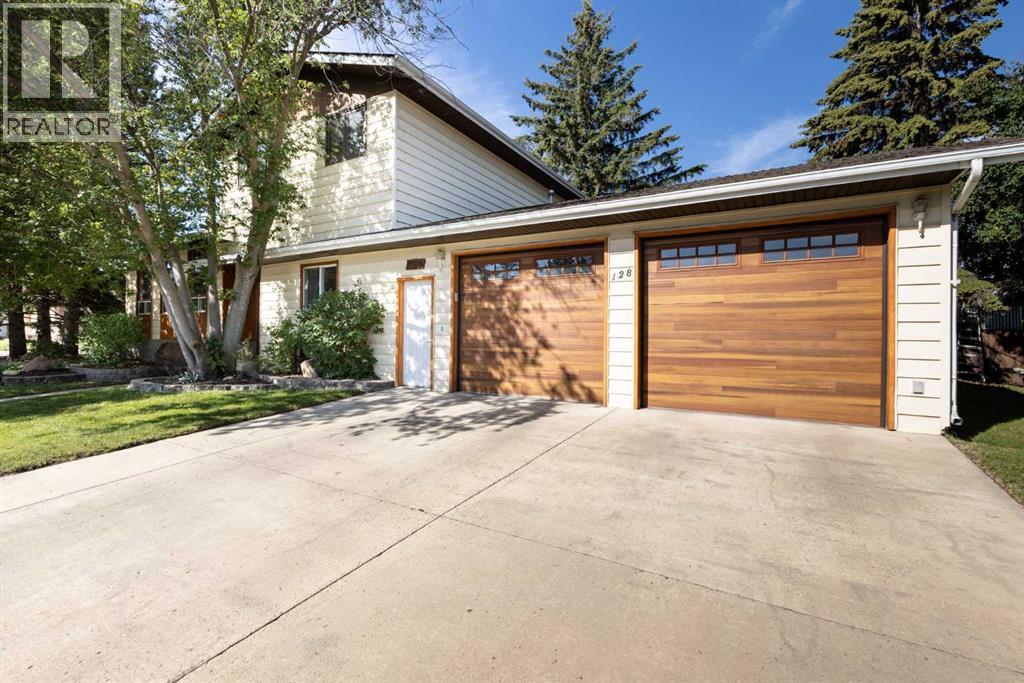Photo 3 of 128 Norby Crescent, Red Deer AB