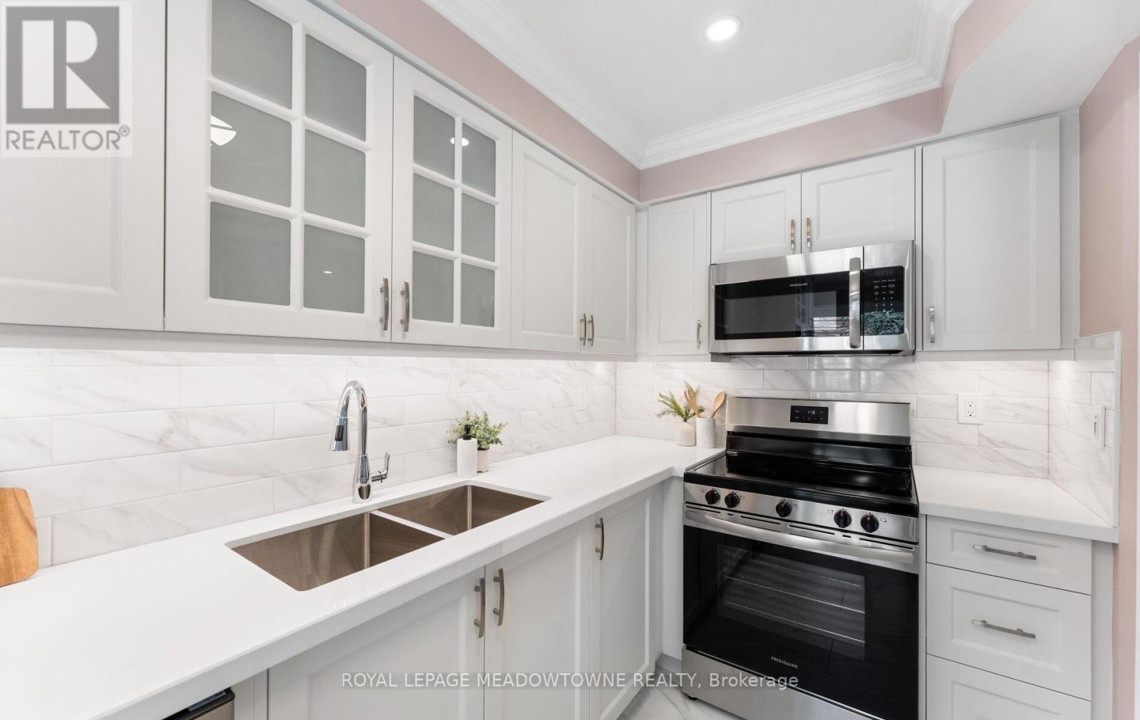 Photo 16 of 3969 Bentridge Road, Mississauga ON