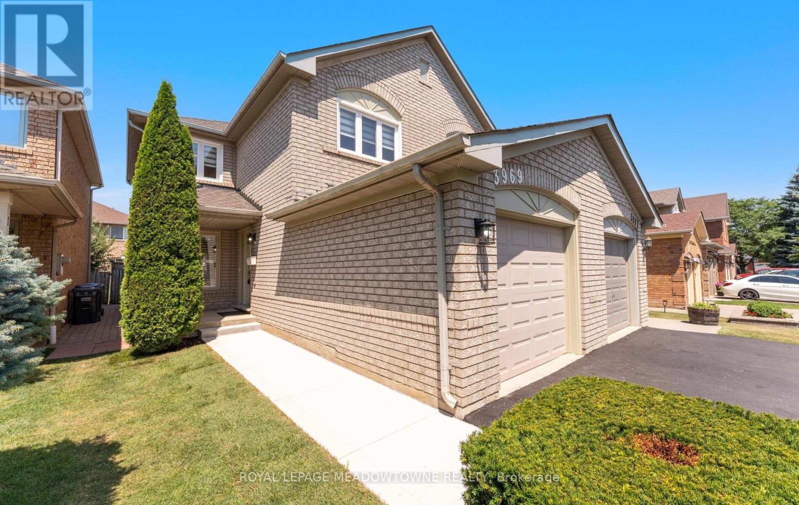 Photo 2 of 3969 Bentridge Road, Mississauga ON