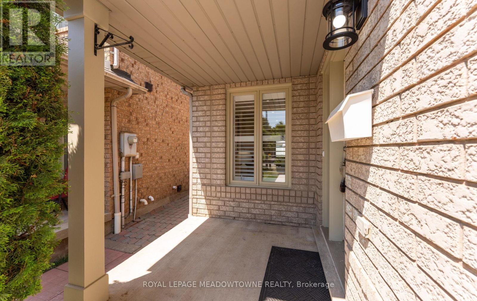 Photo 4 of 3969 Bentridge Road, Mississauga ON