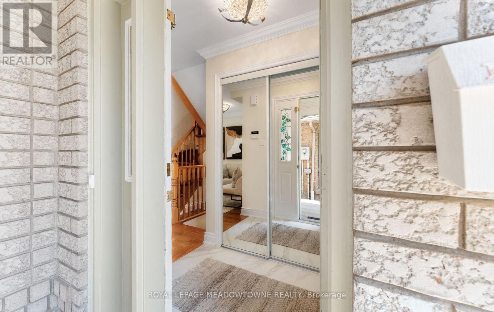 Photo 5 of 3969 Bentridge Road, Mississauga ON