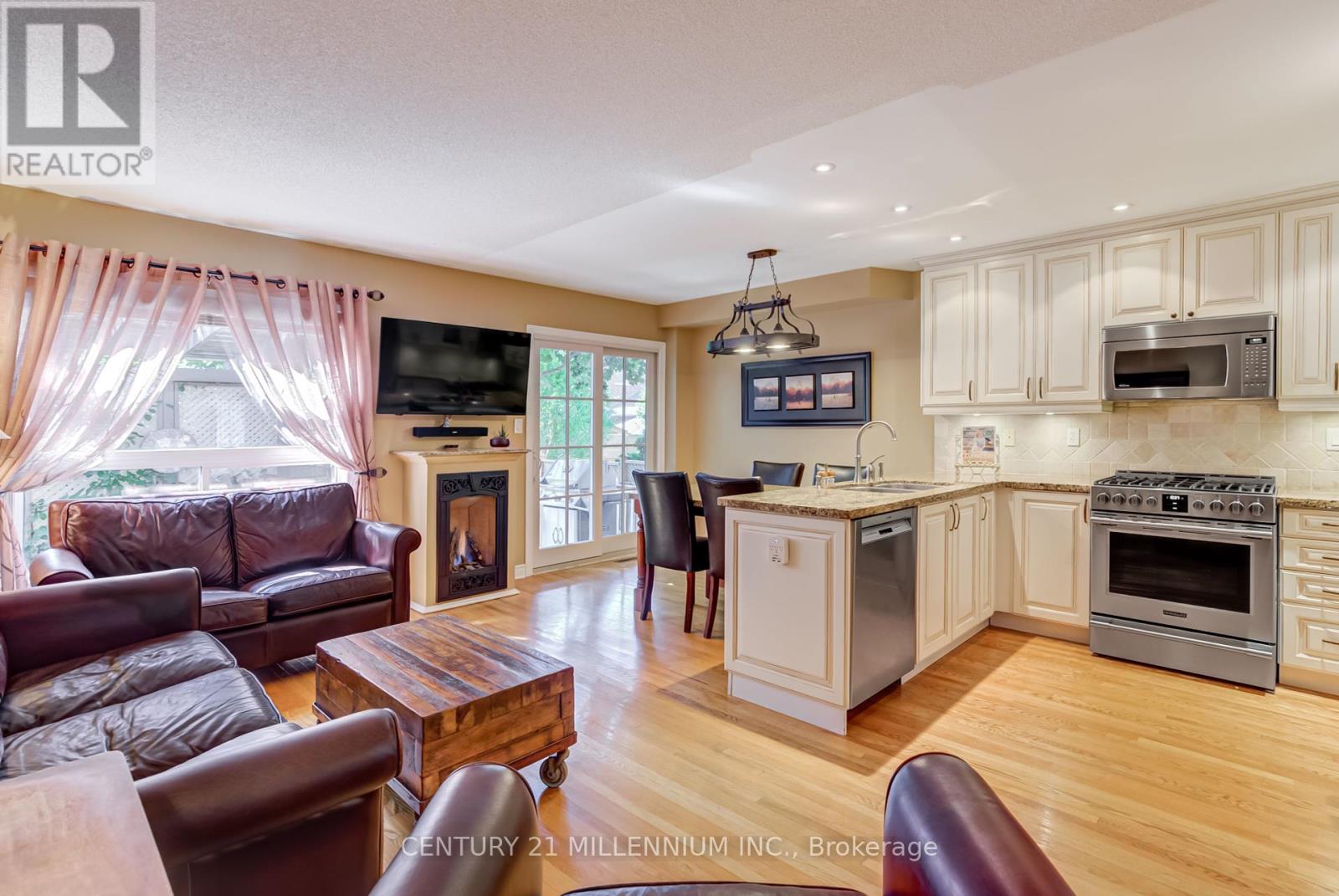 Photo 12 of 3854 Foxborough Trail, Mississauga ON
