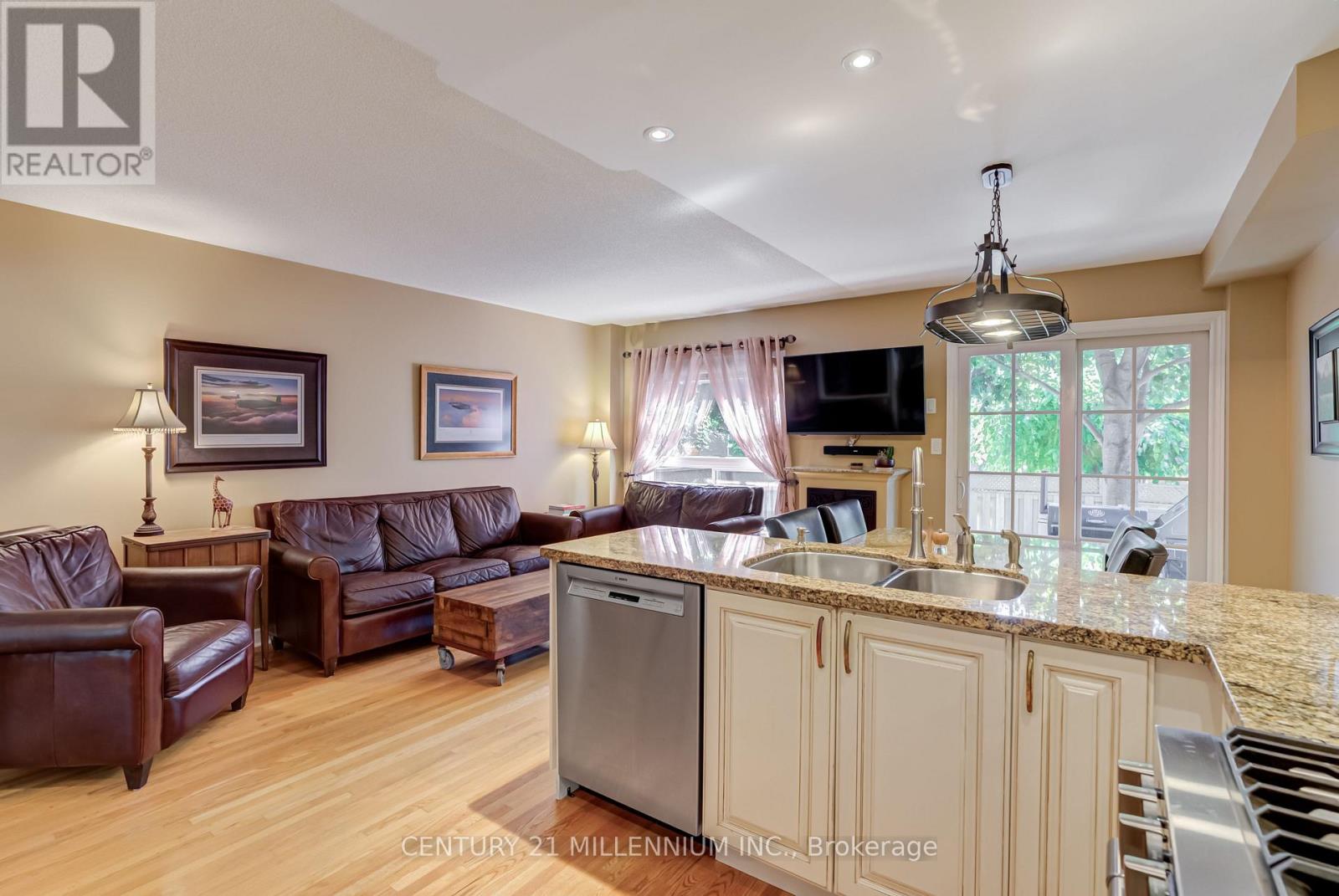 Photo 16 of 3854 Foxborough Trail, Mississauga ON