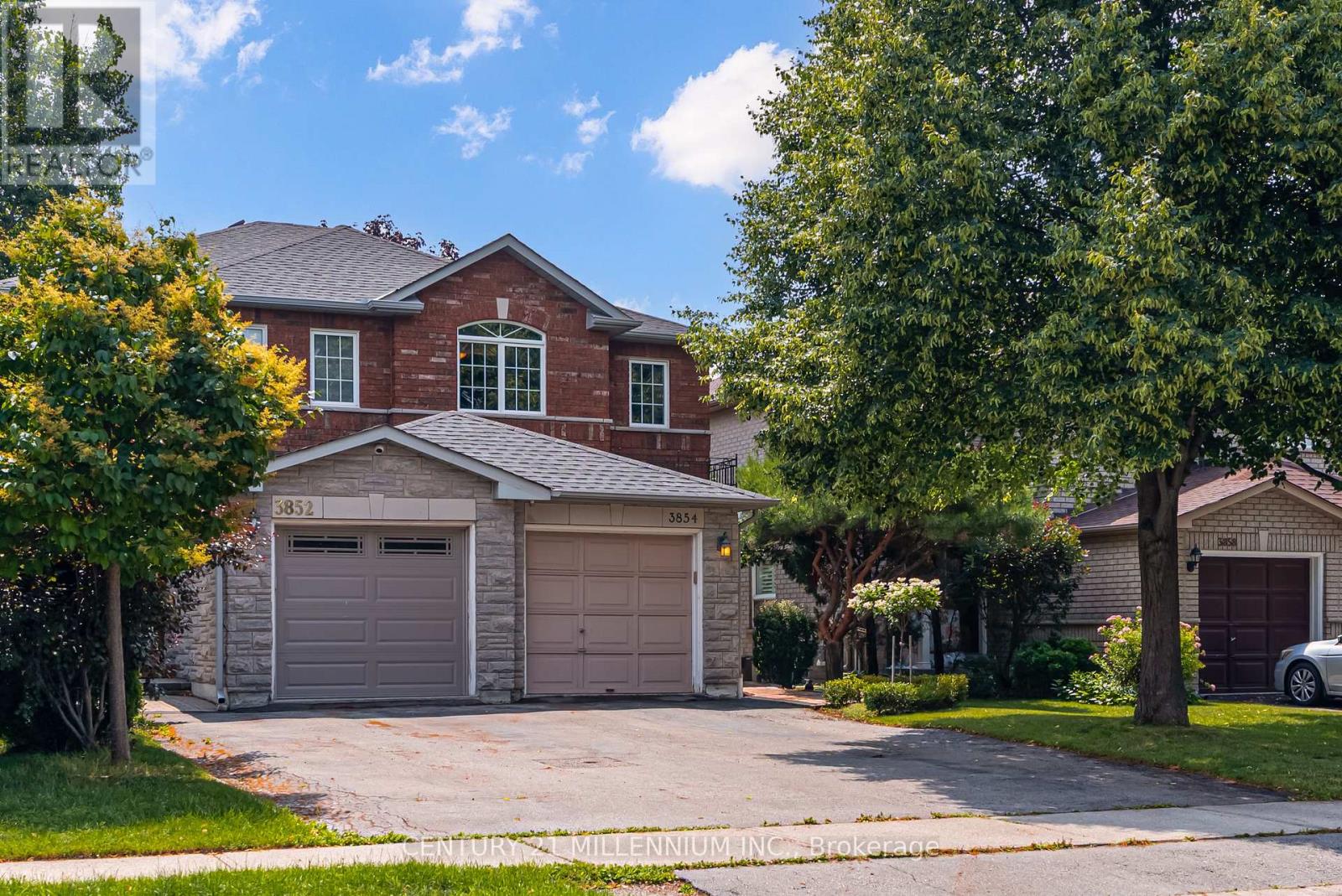 Photo 2 of 3854 Foxborough Trail, Mississauga ON
