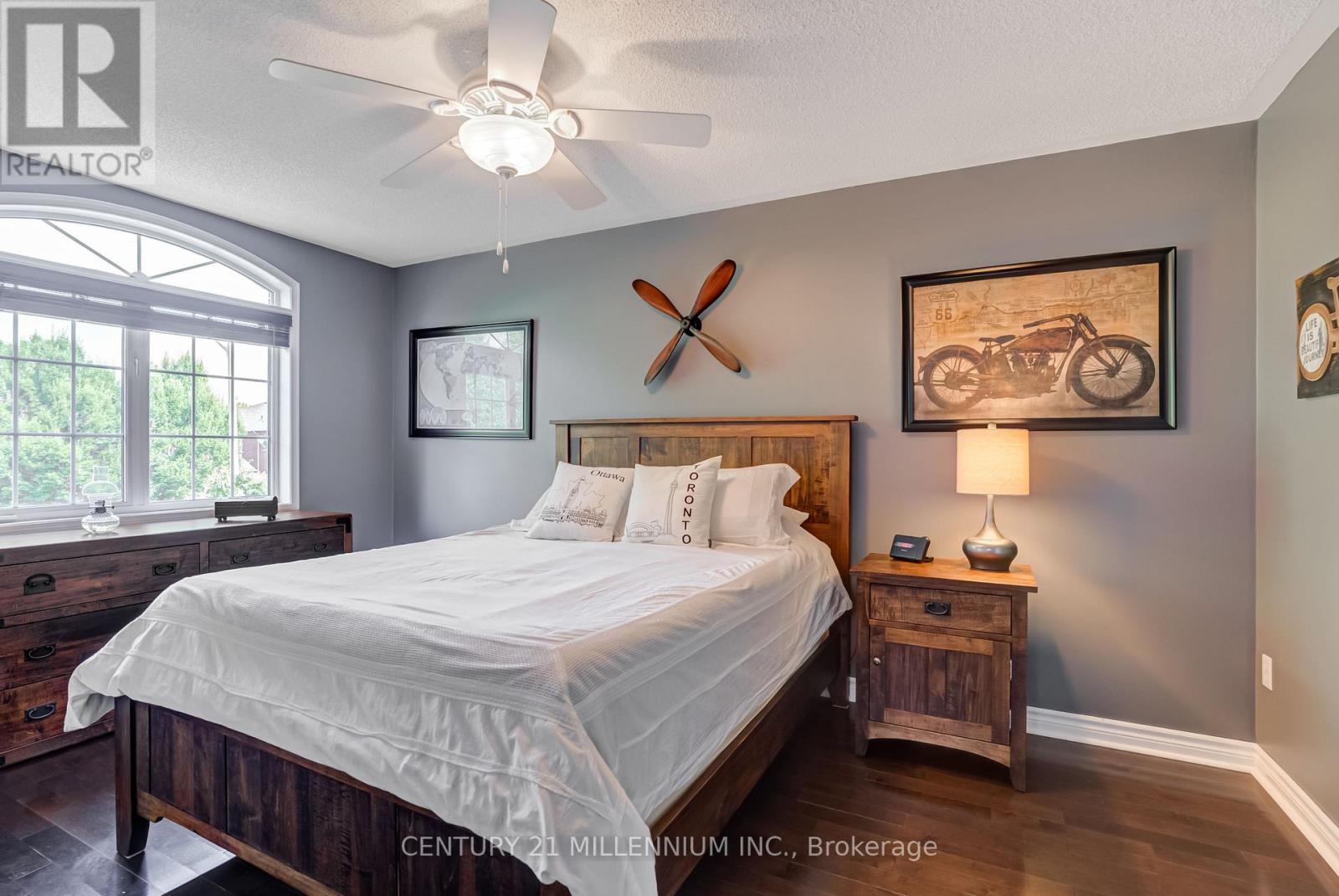Photo 25 of 3854 Foxborough Trail, Mississauga ON