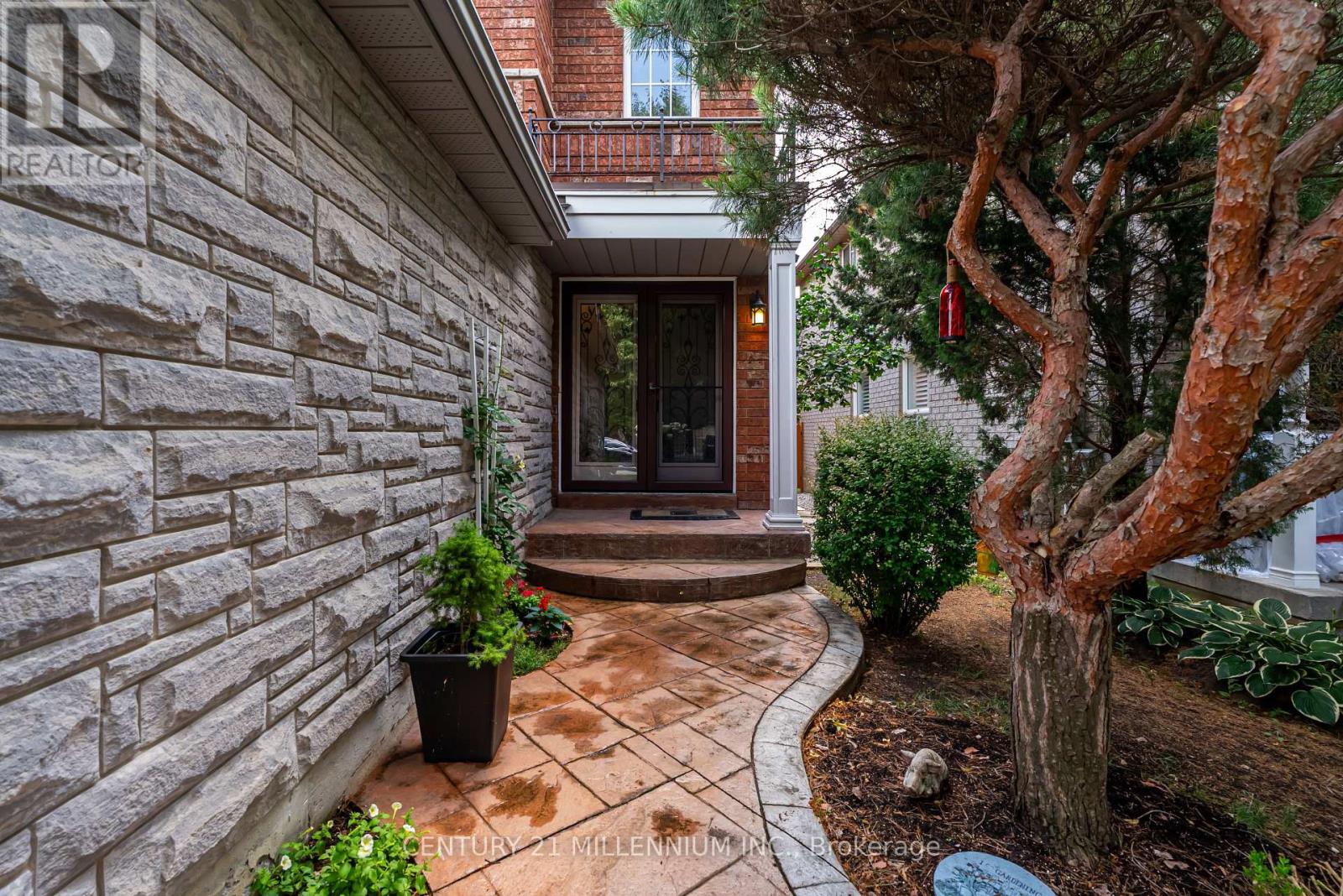 Photo 3 of 3854 Foxborough Trail, Mississauga ON