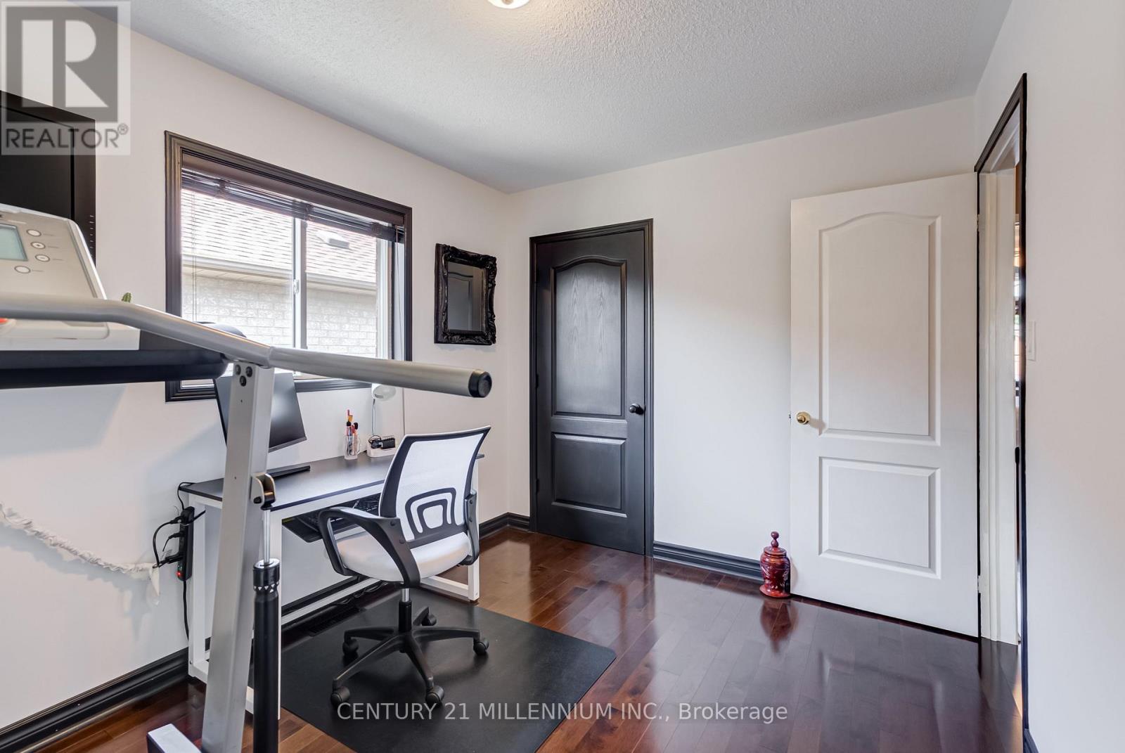 Photo 30 of 3854 Foxborough Trail, Mississauga ON