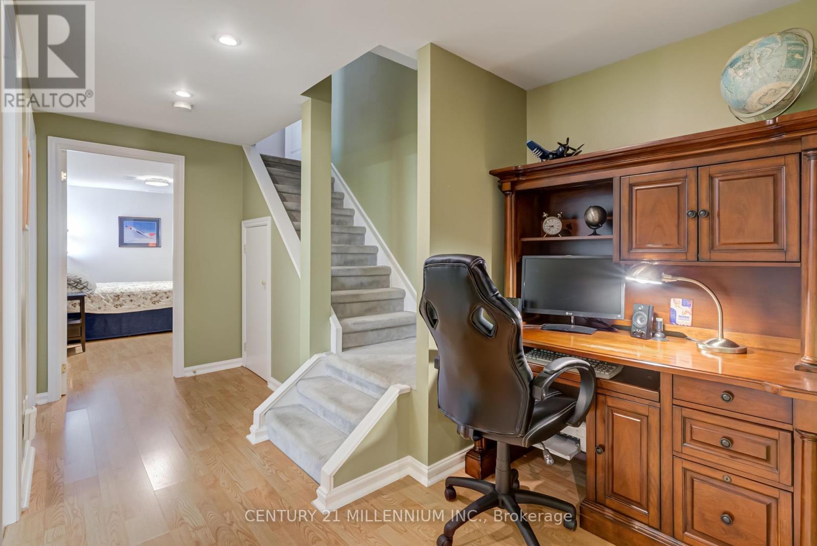 Photo 32 of 3854 Foxborough Trail, Mississauga ON