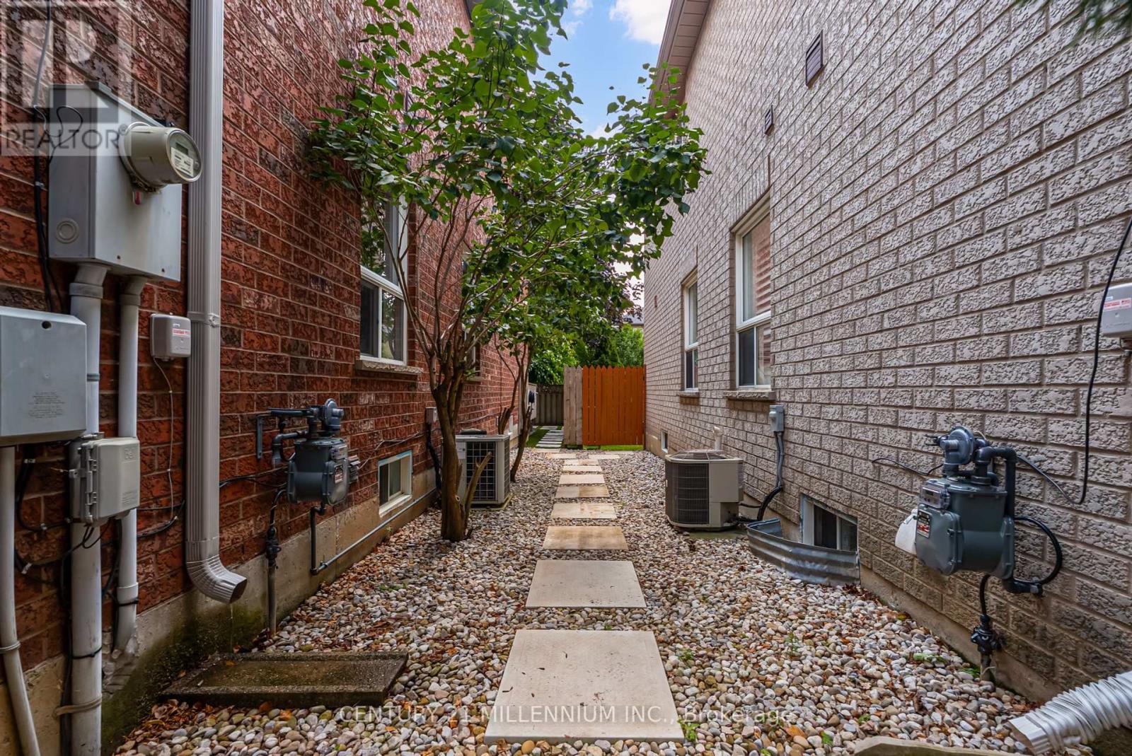 Photo 41 of 3854 Foxborough Trail, Mississauga ON