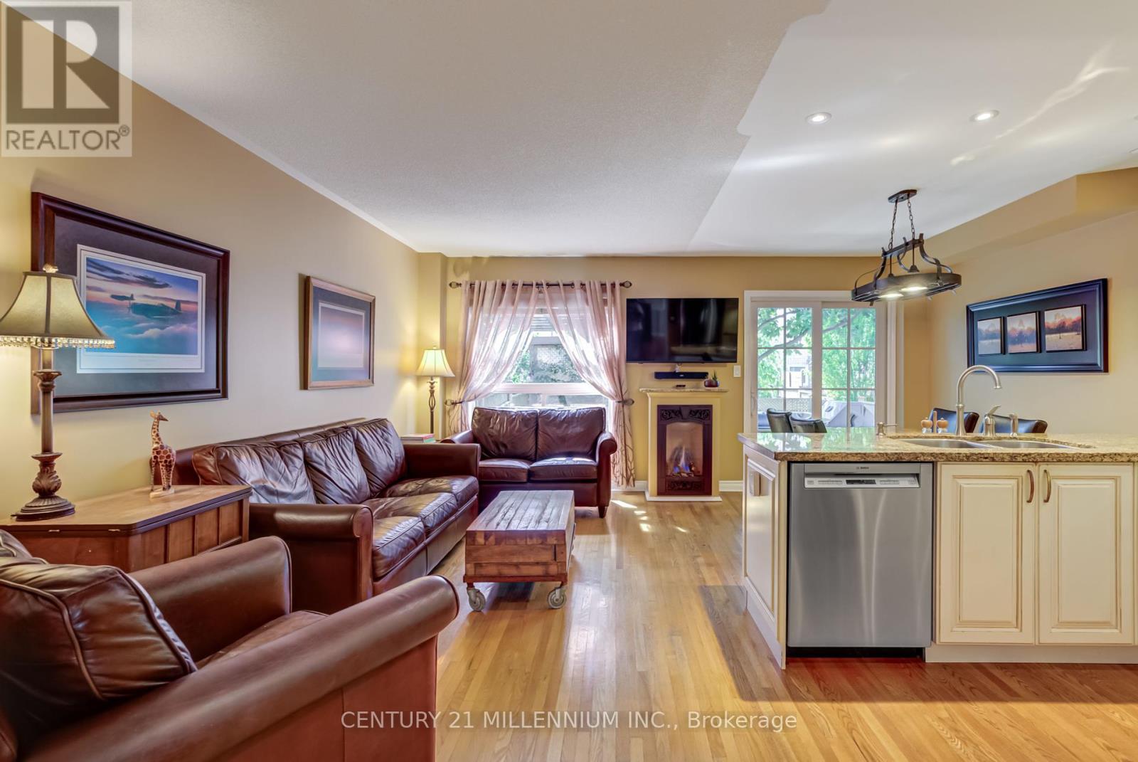 Photo 8 of 3854 Foxborough Trail, Mississauga ON