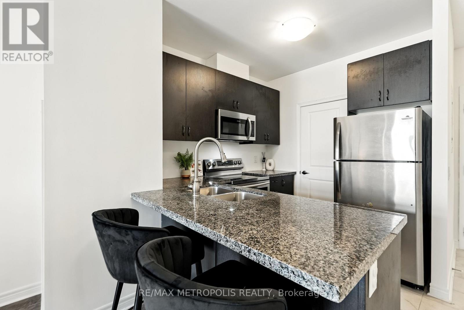 Photo 4 of 729 7325 Markham Road, Markham ON